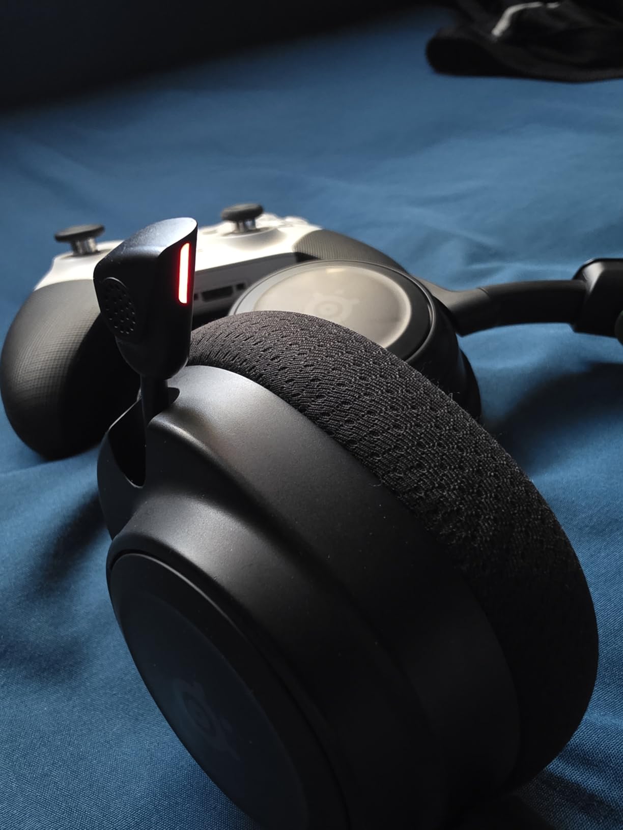 SteelSeries Arctis Nova 7X Wireless Multi-Platform Gaming Headset — Neodymium Magnetic Drivers — 2.4GHz+Bluetooth — 38Hr USB-C Battery — AI Mic — Xbox Series X|S, PC, PS5, Switch, VR, Mobile - Black customer photo 2