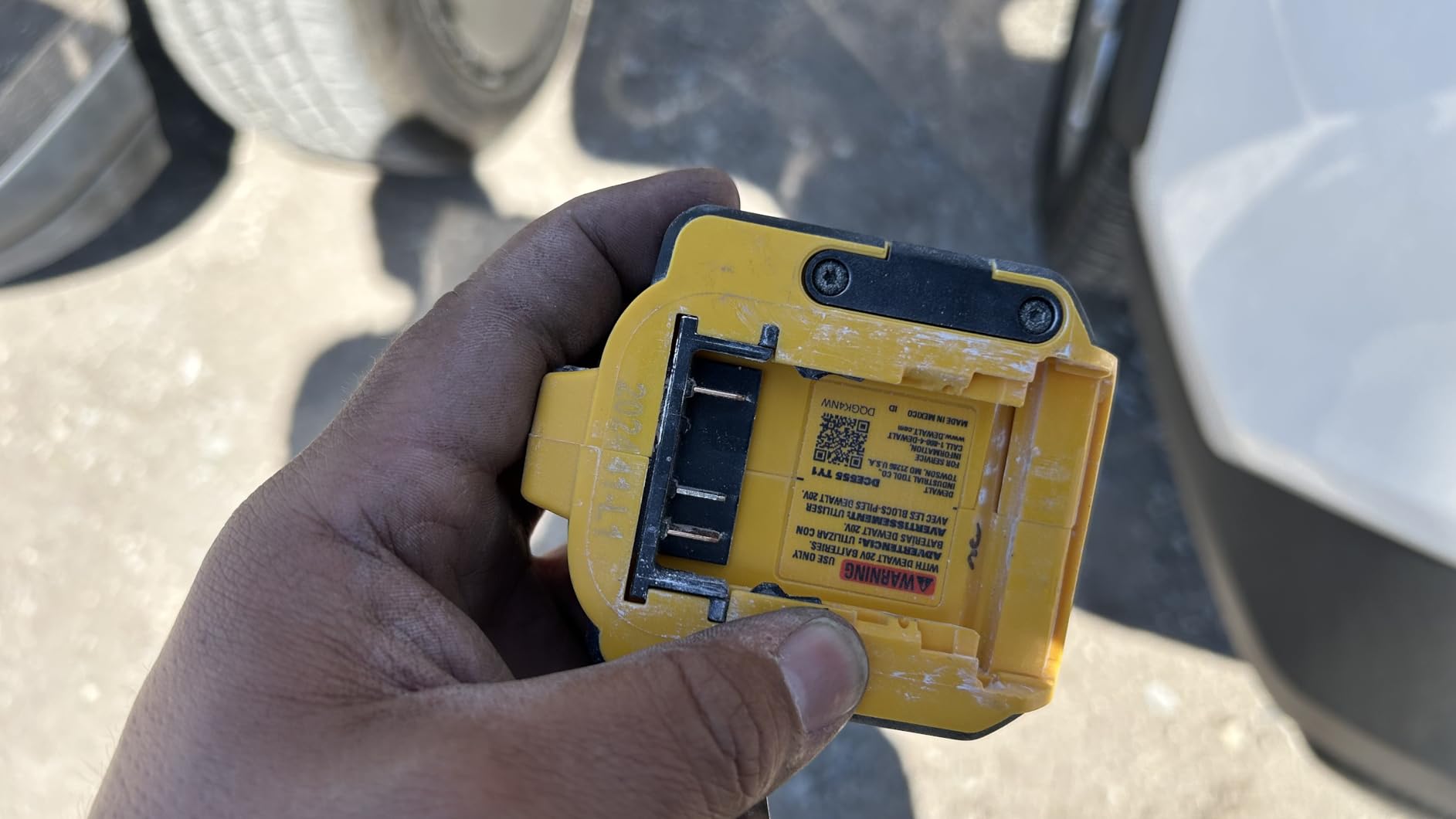 DEWALT 20V MAX* XR Brushless Drywall Cut-Out Tool (Tool Only) (DCE555B) customer photo 1