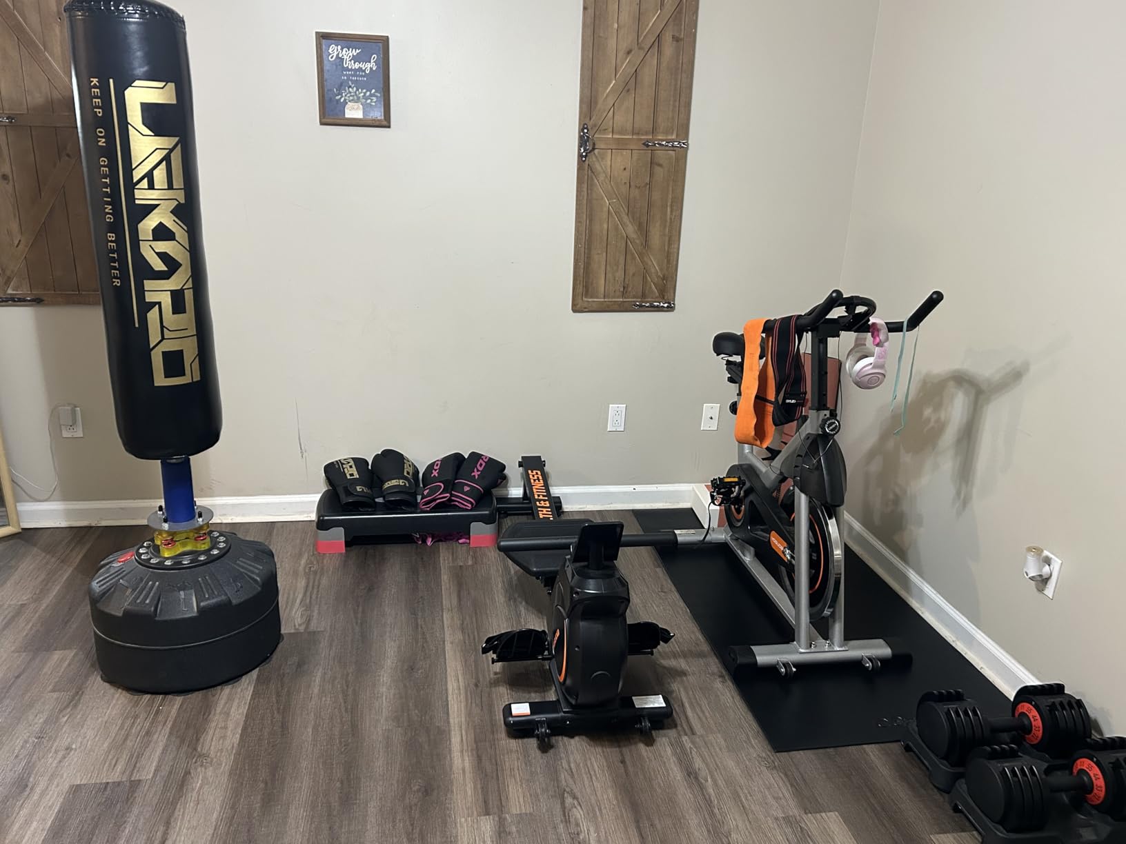 LEKÄRO Freestanding Punching Bag with Boxing Gloves, Heavy Boxing Bag with Stand for Adult Kids, Standing Kickboxing Bag customer photo 2