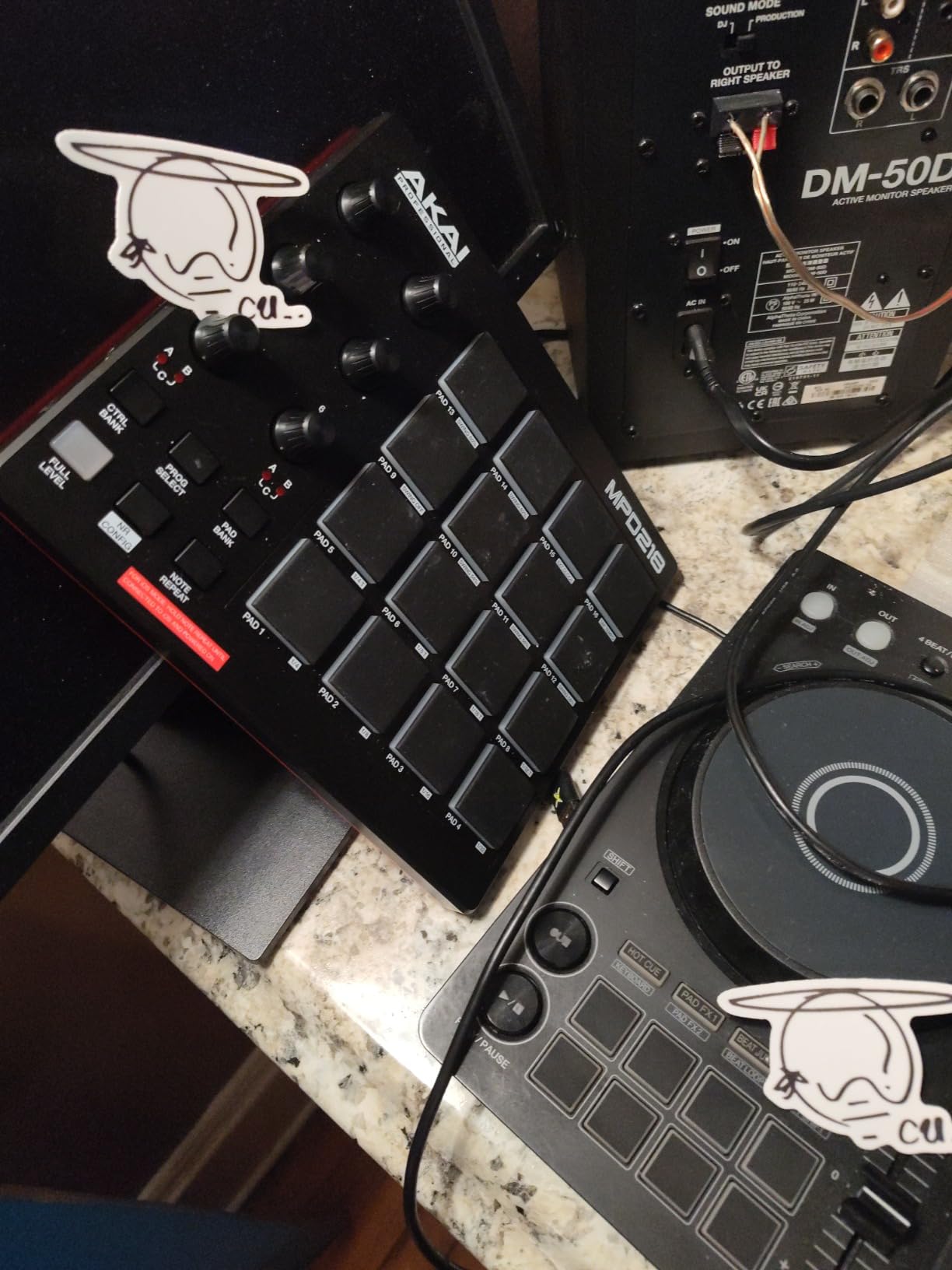 Pioneer DJ DDJ-FLX4 2-Channel DJ Controller, 16 Pads, Graphite | For learners and improvers, 2-channel 2-deck controller, Smart Fader, Smart CFX, mic and livestream ready, USB customer photo 1
