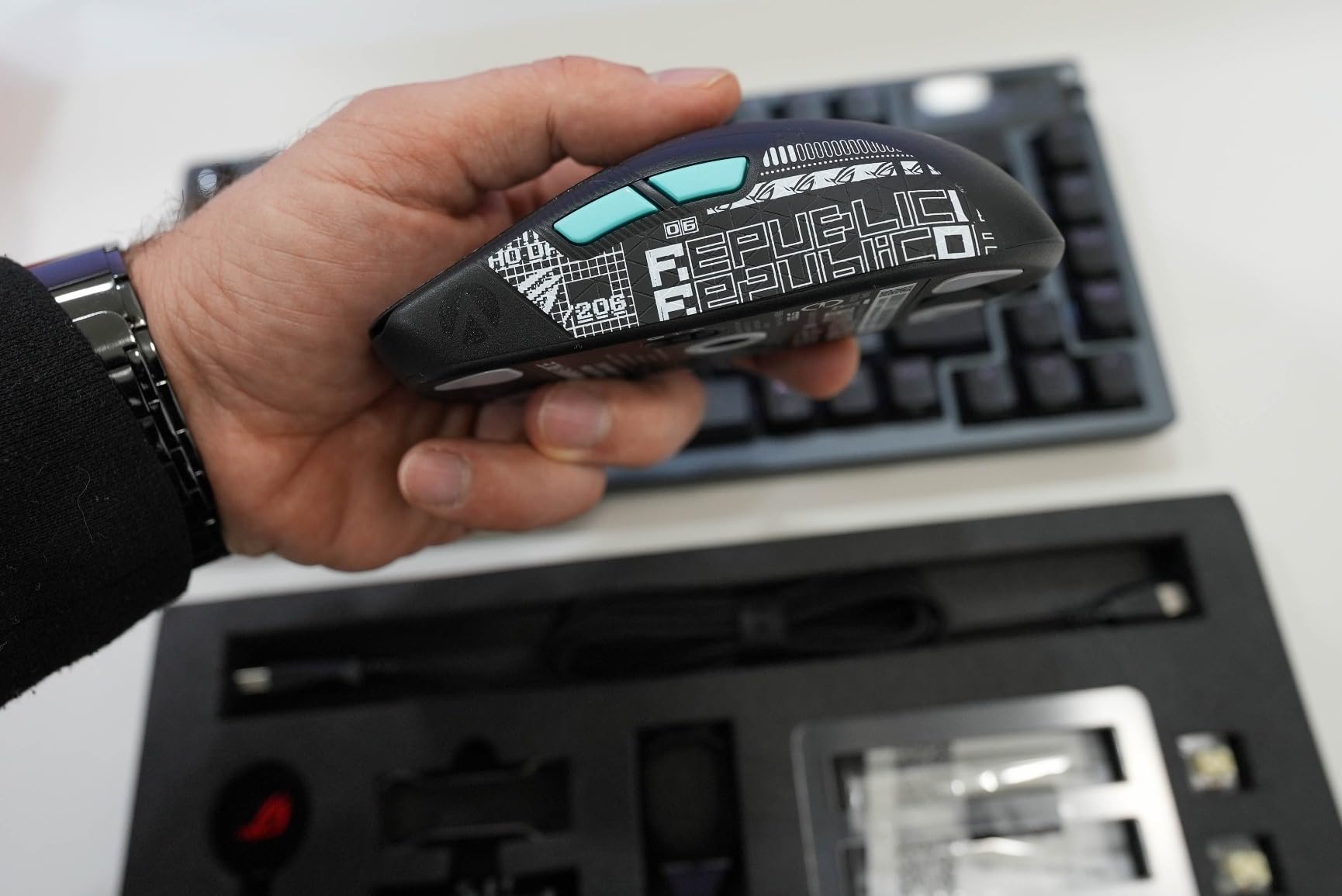 ASUS ROG Harpe Ace Aim Lab Wireless Esports Gaming Mouse – Aim Lab Settings Optimizer, Pro-Tested, Right-Handed, 54g Lightweight, Tri-Mode Connectivity, 36K DPI, 90Hr Battery, PC/Mac Support - Black customer photo 2
