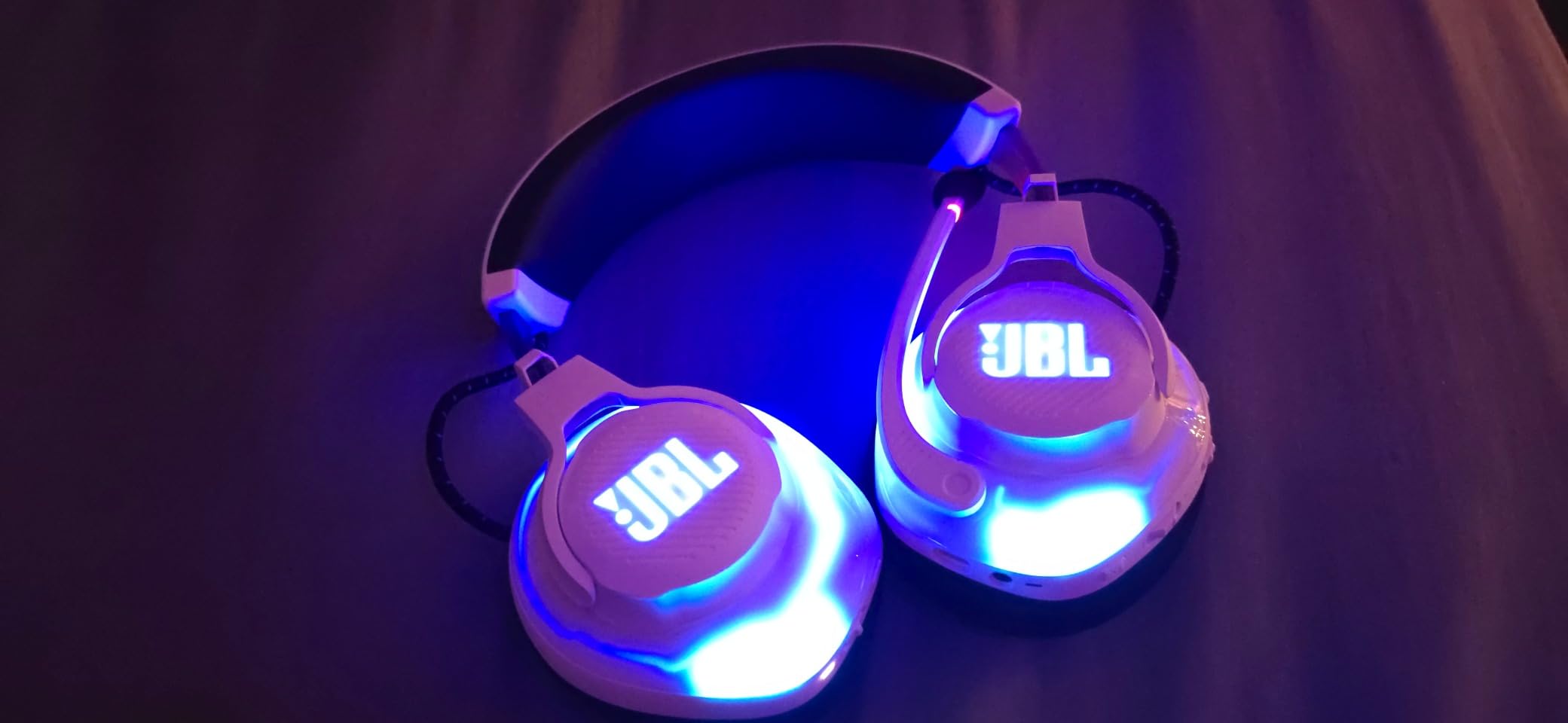 JBL Quantum 910P - Wireless Consol Over-Ear Gaming Headset with Head Tracking-Enhanced, Active Noise Cancelling and Bluetooth, QuantumSPATIAL 360, Hi-Res Certified, Low Latency Wireless (White) customer photo 1
