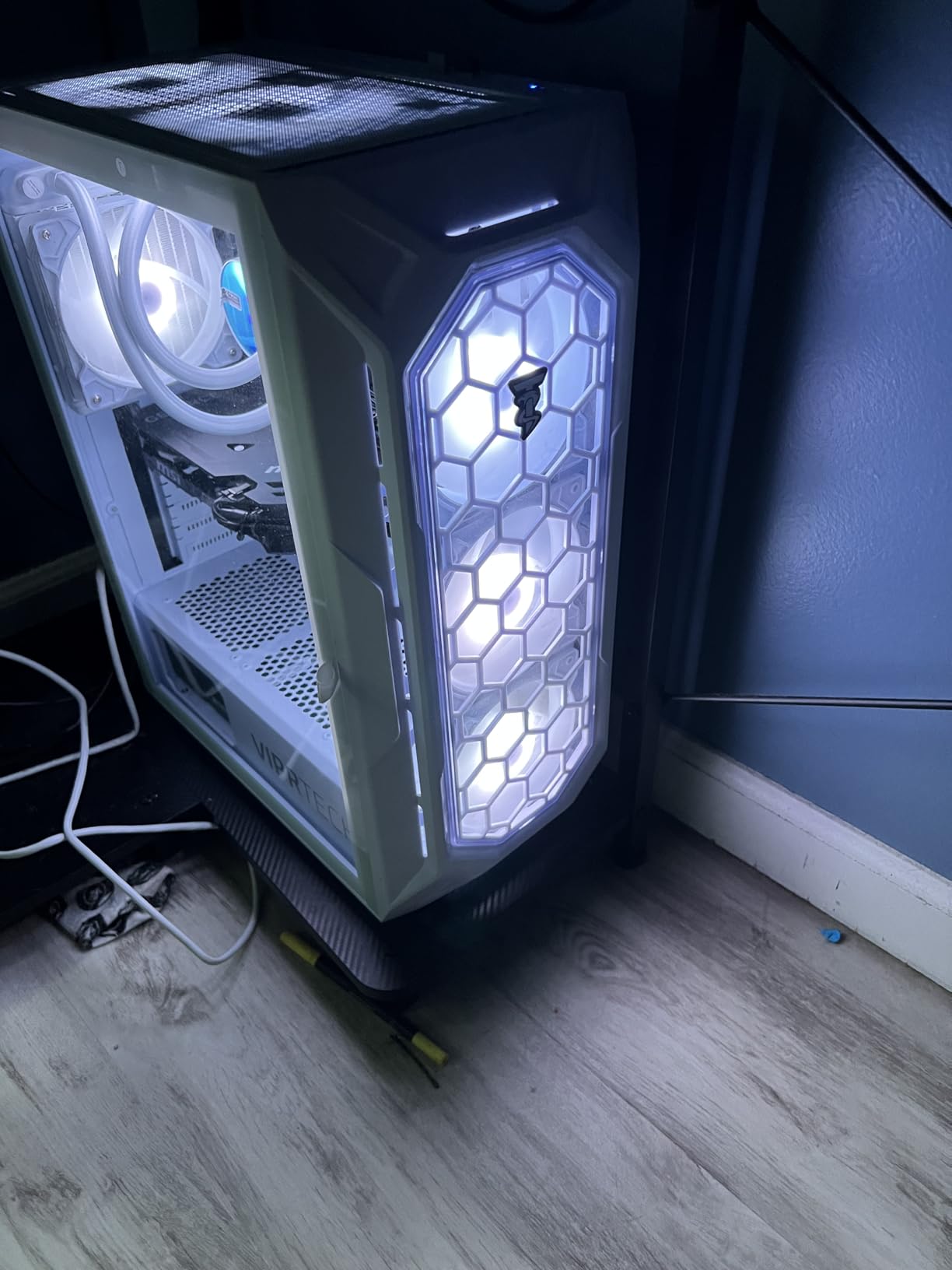 ViprTech Ghost 3.0 Gaming PC, Ryzen 7, RTX 4060 8GB, 16GB/1TB Arctic White customer photo 1