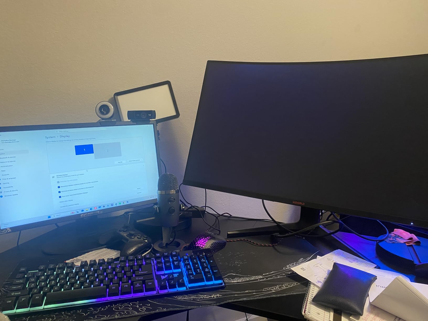 KOORUI 24 inch Curved Gaming Monitor 180Hz FHD 1080P, 1ms 1500R Display customer photo 1