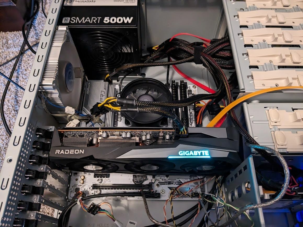 Gigabyte GV-R76GAMING OC-8GD Radeon RX 7600 Gaming OC 8G Graphics Card, 3X WINDFORCE Fans 8GB 128-bit GDDR6, Video Card customer photo 2