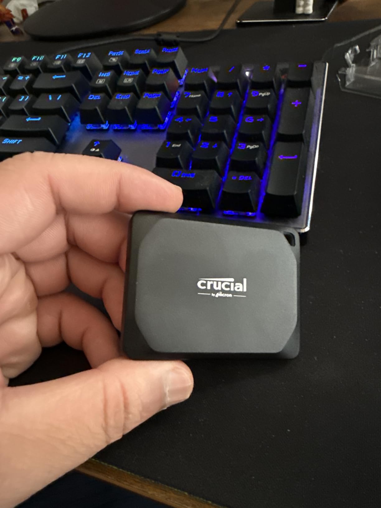 Crucial X10 Pro 1TB Portable SSD, Up to 2100MB/s Read, 2000MB/s Write, 3.2 USB-C, External Solid State Drive customer photo 2