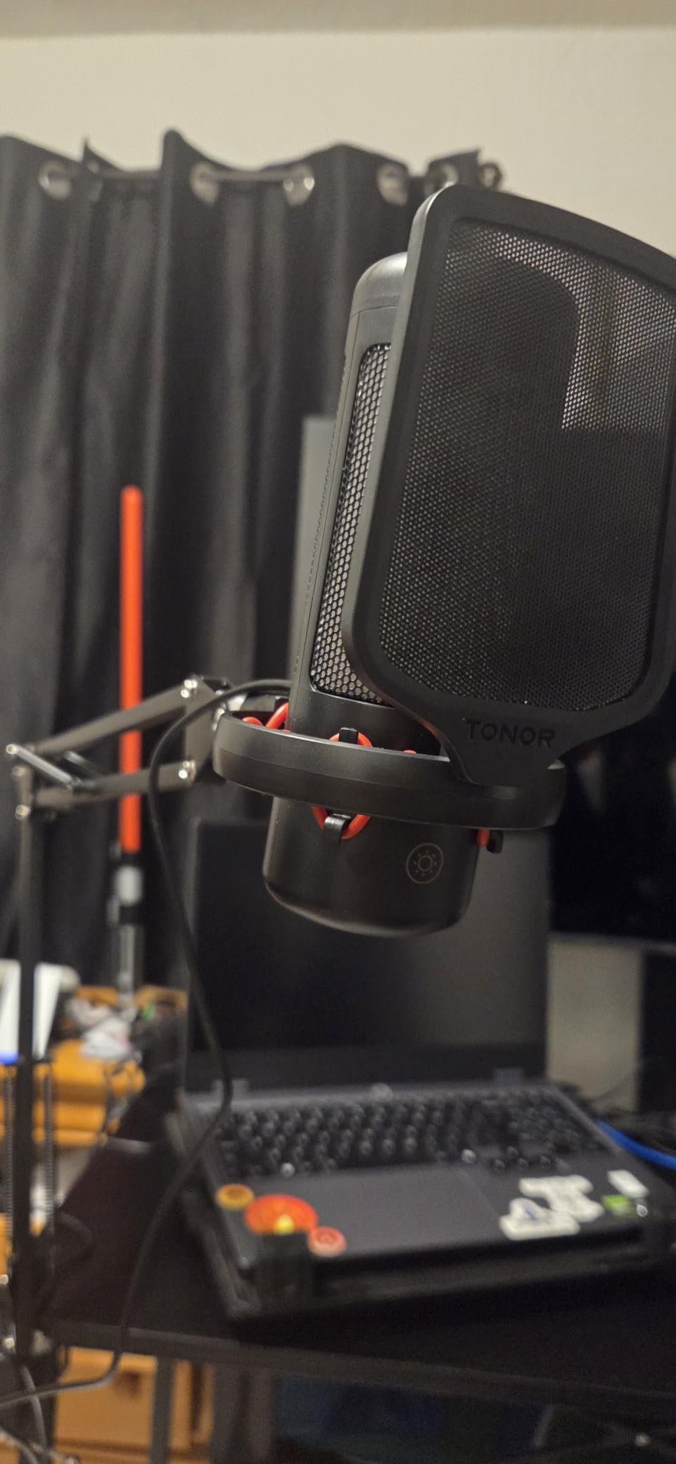 TONOR Gaming Microphone Set with Boom Arm, Vocal Condenser Microphone for Content Creators, USB Mic for PC with Stand, RGB, Tap Mute, Gain Control, Gaming Equipemnt, Twitch, Streaming, TC310+ | Boom Arm Set, USB Mic with Controllable Light, One Tap Mute, Volume Control, for Discord, Twitch Streaming, Black, TC310+ customer photo 2