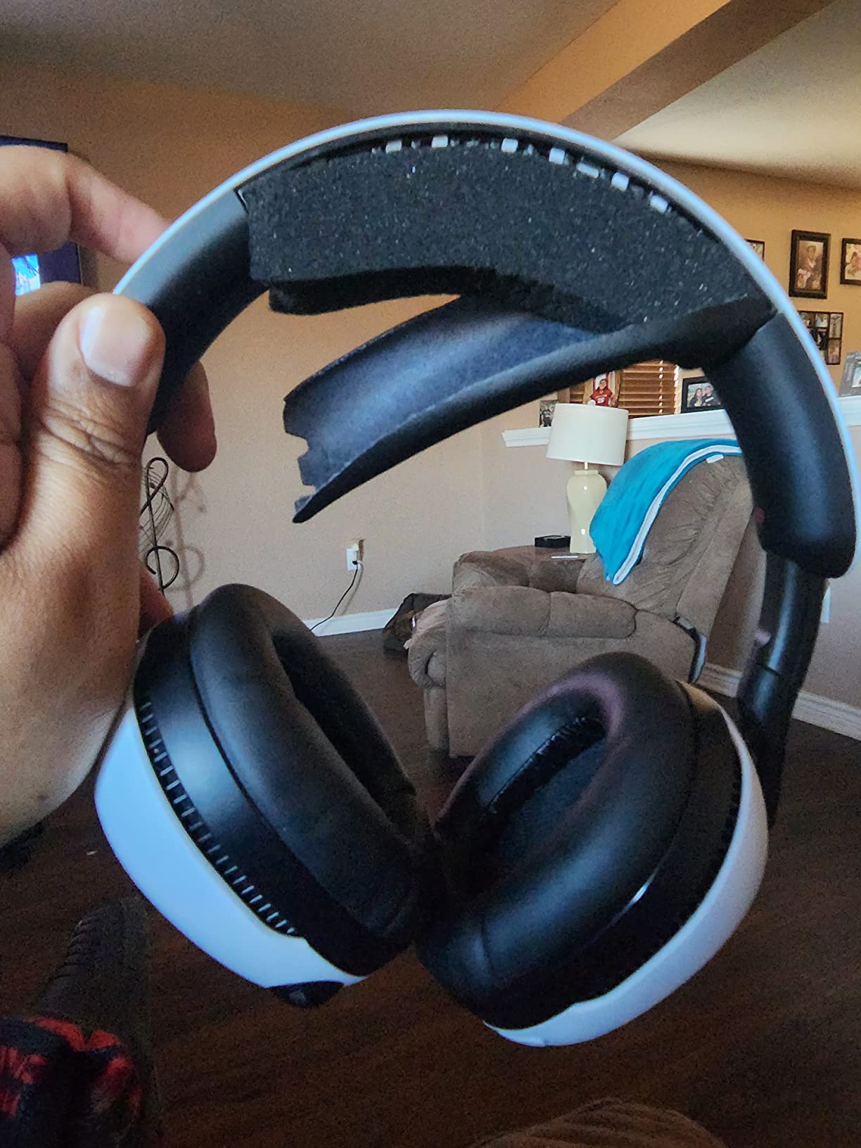 Sony INZONE H9 Wireless Over-Ear Noise Cancelling Gaming Headset, Black customer photo 1