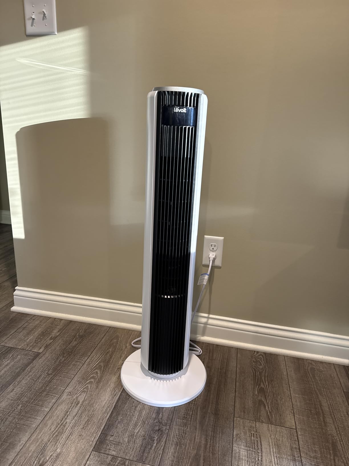 Levoit Tower Fan for Bedroom, 28ft/s Fans that Blow Cold Air, 28dB Quiet | Standing Floor Fan for Room, 90° Oscillating, 5 Speeds 4 Modes & Temp Sensor, Bladeless, 12H Timer, Remote, 36 inch, Black customer photo 1