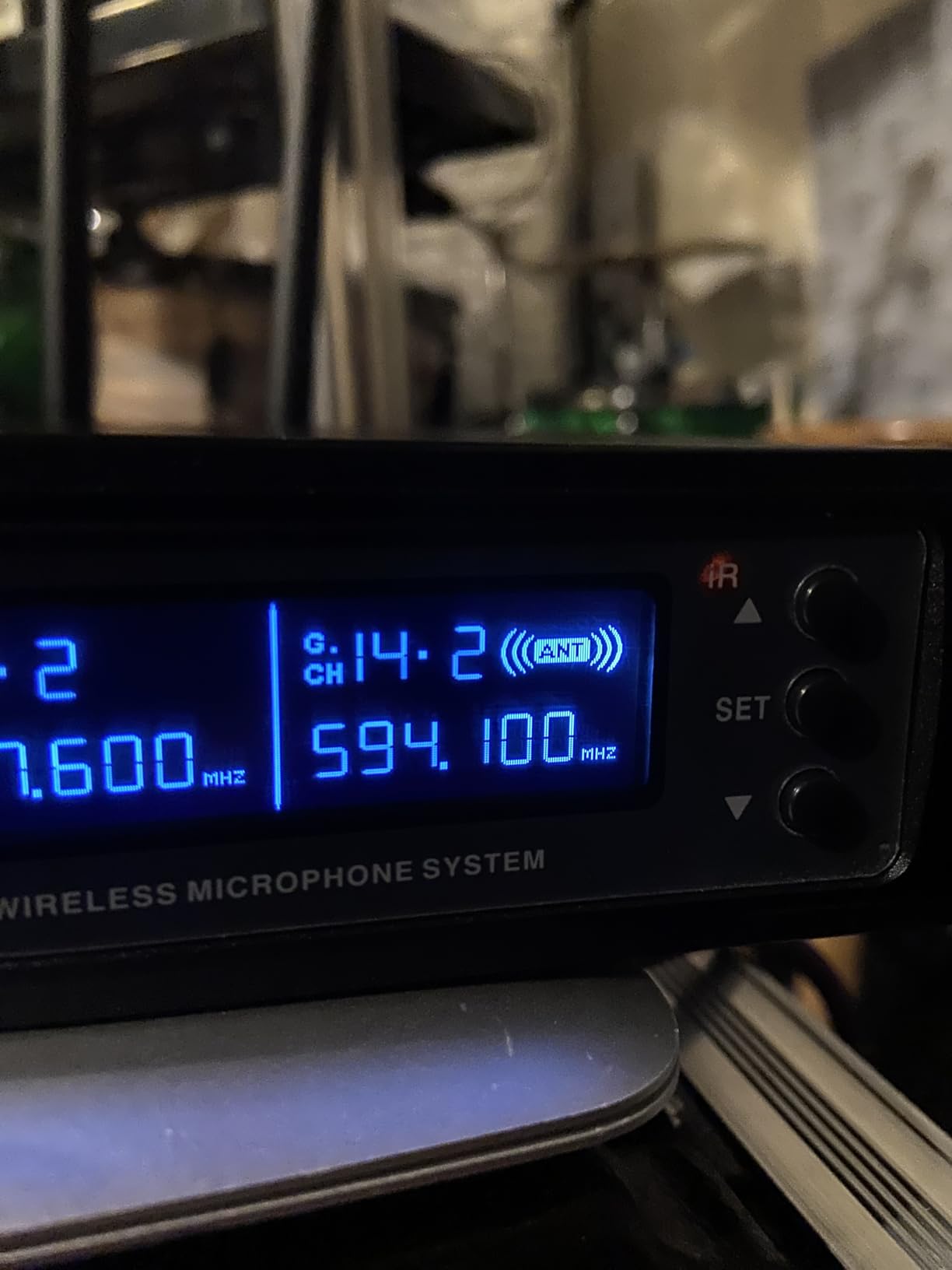 Phenyx Pro 4 Channel UHF Auto Scan Wireless Microphone System PTU-7000-4H customer photo 1
