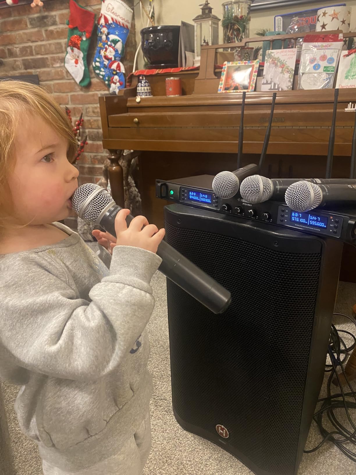 Phenyx Pro 4 Channel UHF Auto Scan Wireless Microphone System PTU-7000-4H customer photo 2