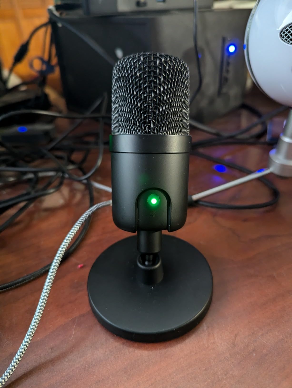 Amazon Basics Condenser Microphone for PC, Cardioid Pickup, USB Mic for Streaming, Recording, and Podcasting, 360° Adjustable Stand, Plug and Play, 5.8