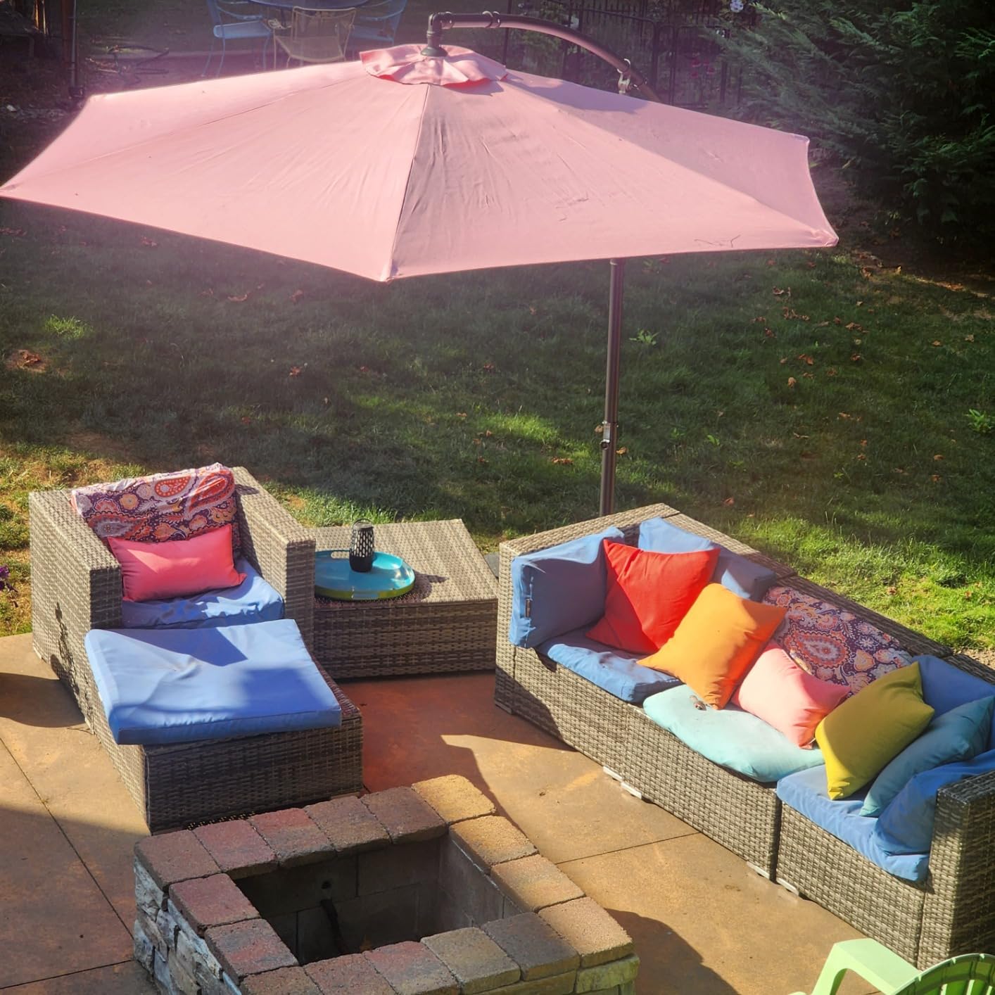 FRUITEAM 4Pcs Patio Umbrella Base Heavy Duty, 190lb Capacity Heavy Cantilever Umbrellas Weight Stand with Easy-Fill Spouts for Water or Sand for 9-10FT Outdoor Umbrellas Use(Black) customer photo 1