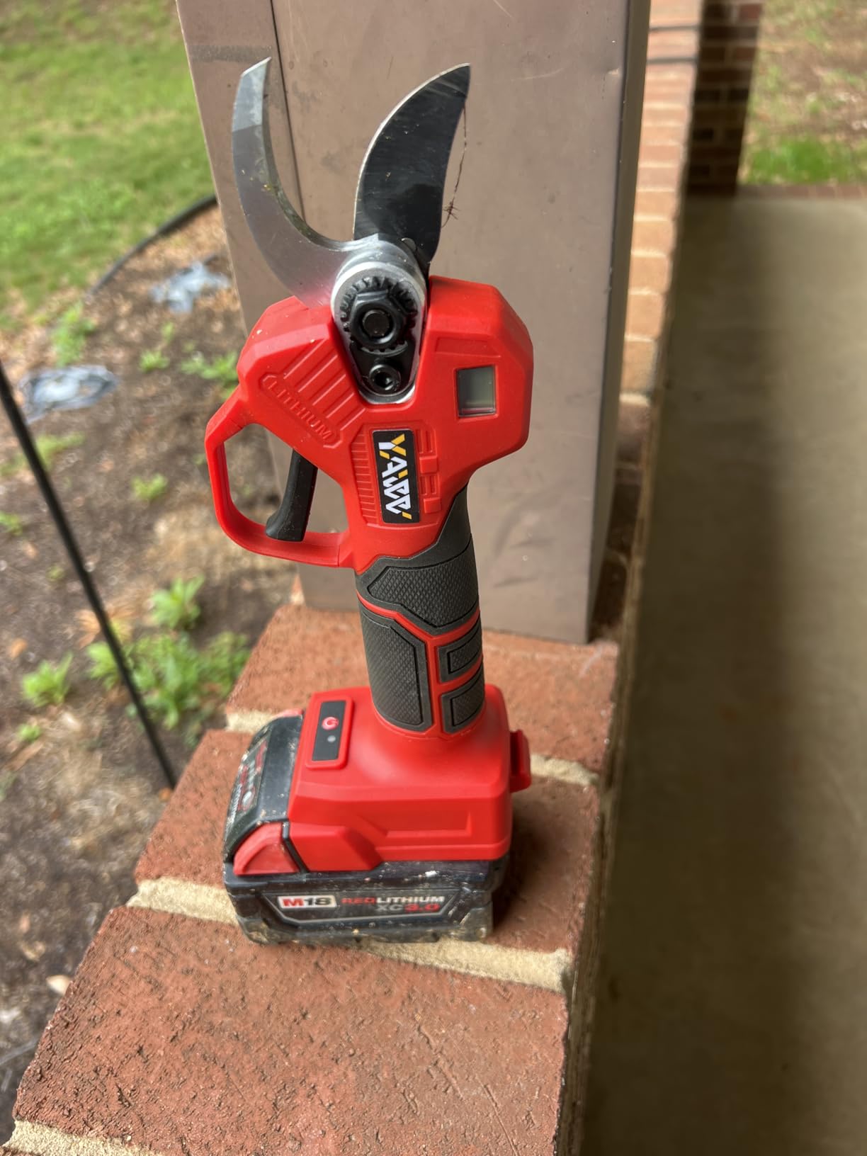 Brushless Electric Pruning Shears for DeWalt 20V Battery, Portable Cordless Pruning Shears with LCD Display&SK5 Blades, Adjustable Cutting Diameter 0.8-1.2 Inch for Gardening Tree Pruning(NO Battery) customer photo 1