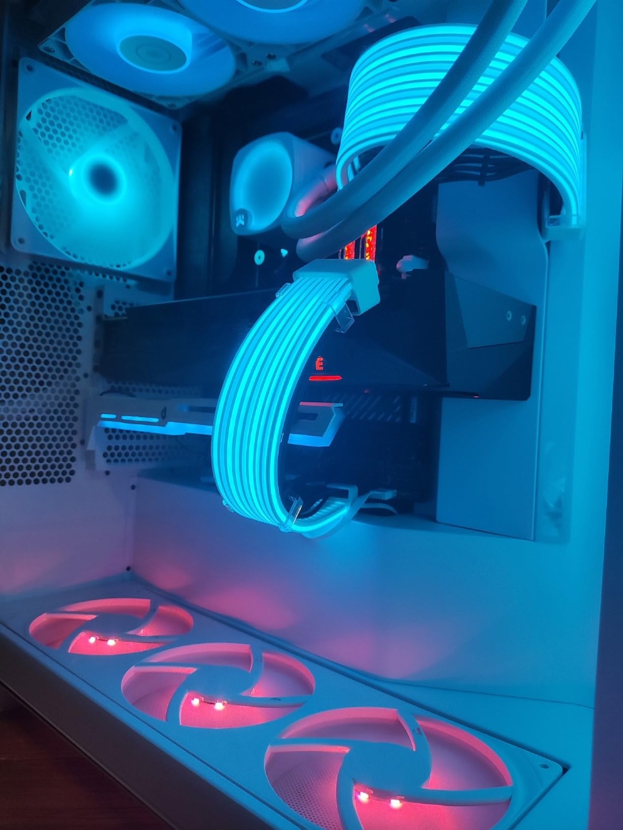 NZXT H7 Flow - Mid-Tower ATX Airflow PC Case - White customer photo 2