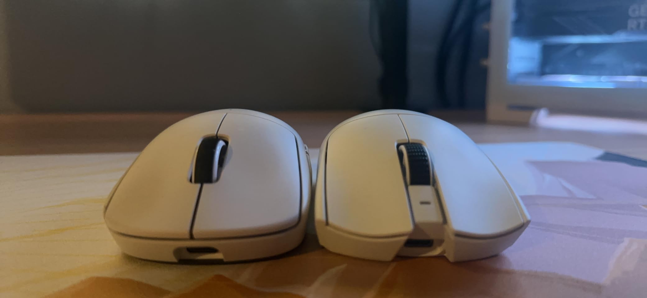 Razer Viper V3 Pro Wireless Esports Gaming Mouse, 55g Lightweight, White | 35K DPI Optical Sensor, Gen3 Optical Switches, 8 Programmable Controls, 95 Hr Battery, 8000 Hz Polling Rate, for PC & Mac customer photo 1