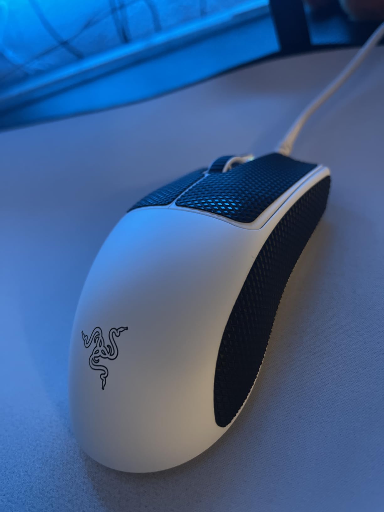 Razer Viper V3 Pro Wireless Esports Gaming Mouse, 55g Lightweight, White | 35K DPI Optical Sensor, Gen3 Optical Switches, 8 Programmable Controls, 95 Hr Battery, 8000 Hz Polling Rate, for PC & Mac customer photo 2