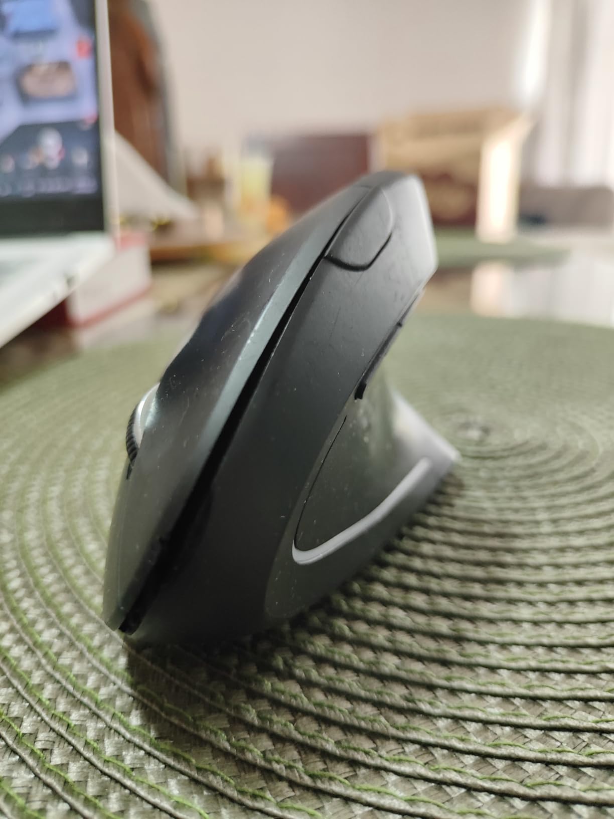 JYKEYMOUT Bluetooth and 2.4G (2-in-1) Rechargeable Wireless Mouse, Ergonomic Vertical Design, 1000/1200/1600 DPI, 6 Silent Buttons, for Laptop, Computer, PC, MacBook, Chromebook-Black customer photo 1
