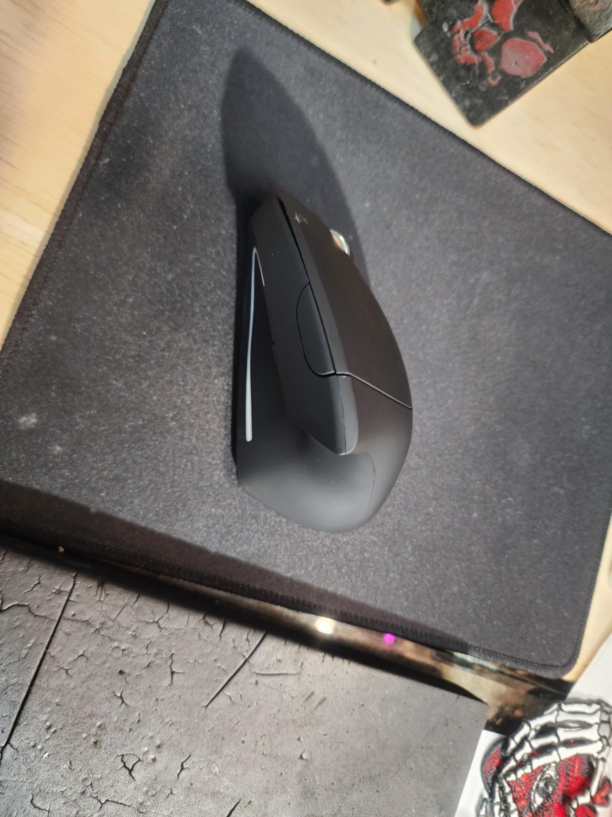 JYKEYMOUT Bluetooth and 2.4G (2-in-1) Rechargeable Wireless Mouse, Ergonomic Vertical Design, 1000/1200/1600 DPI, 6 Silent Buttons, for Laptop, Computer, PC, MacBook, Chromebook-Black customer photo 2