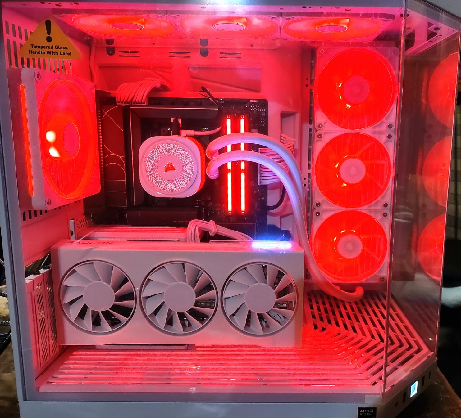 Hyte Y70 Modern Aesthetic Gaming PC Case - Panoramic Glass | High-Airflow Design | Cable Management | Dual Chamber ATX Mid-Tower Chassis | 10 Fan Capacity | Luxury PCIe 4.0 Riser Cable - Snow White customer photo 2