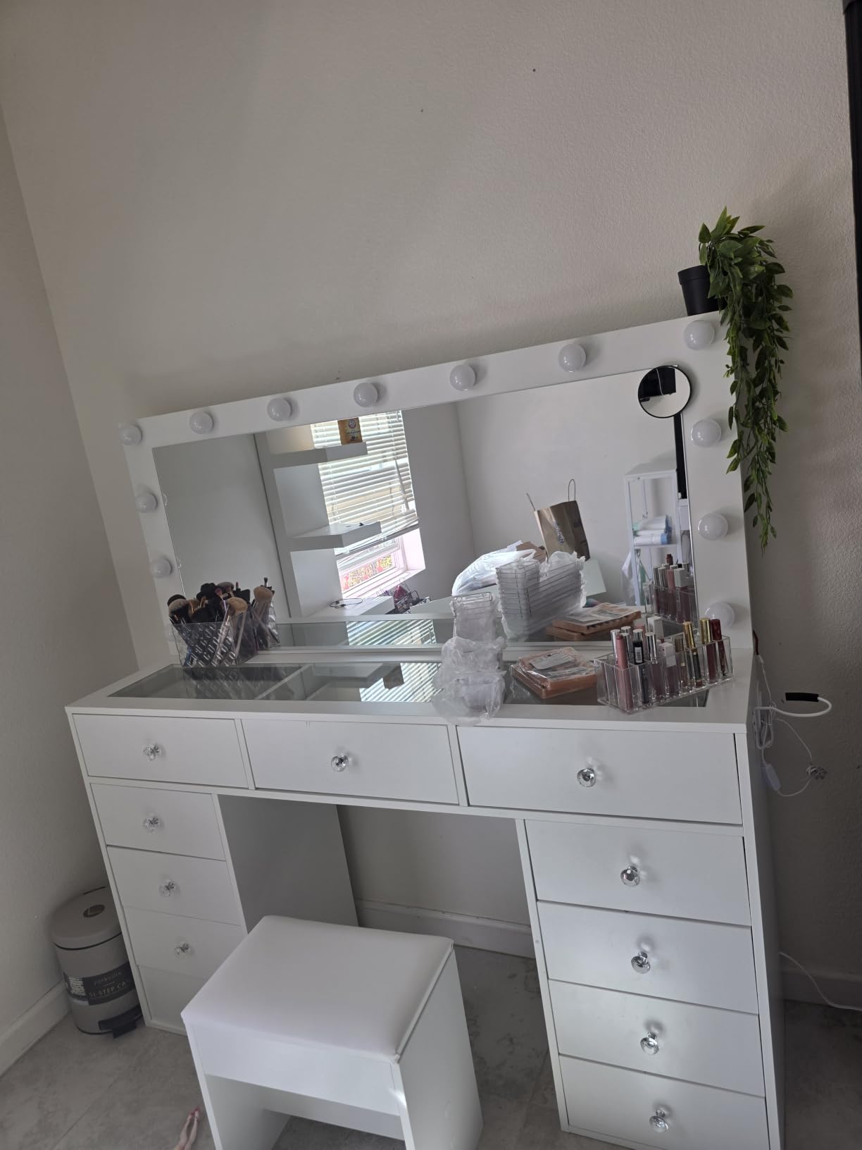 Yanosaku Vanity Desk with Glass Top & Power Outlets, Makeup Vanity with Mirror & 12 LED Lights, 11-Drawer Makeup Table with Chair, 3 Lighting Modes Brightness Adjustable, White customer photo 1