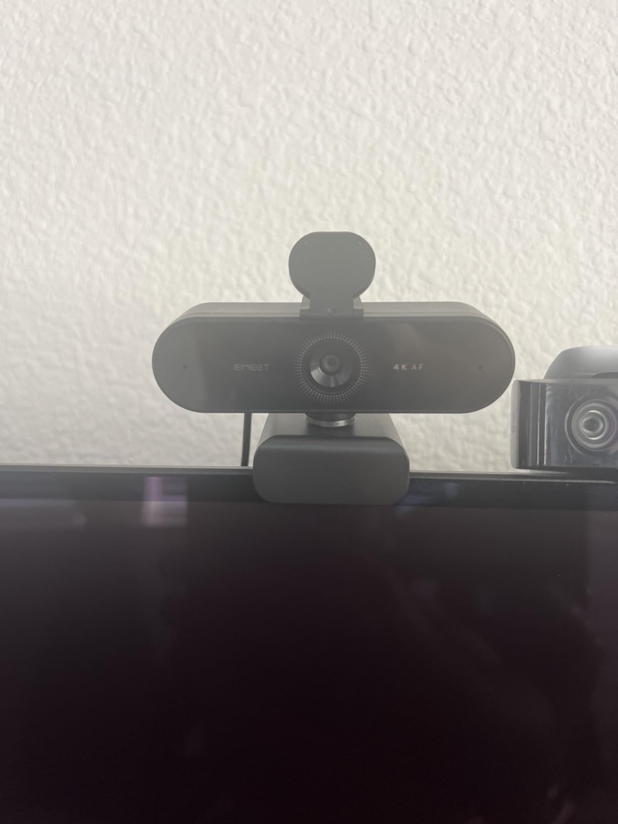 EMEET NOVA 4K Webcam for PC, Ultra 4K HD, PDAF Autofocus, Dual Omni Mics | 73° FOV, Auto Light Correction, USB-A, Privacy Cover, Ideal for High-End Business Meetings&Live Streaming customer photo 2