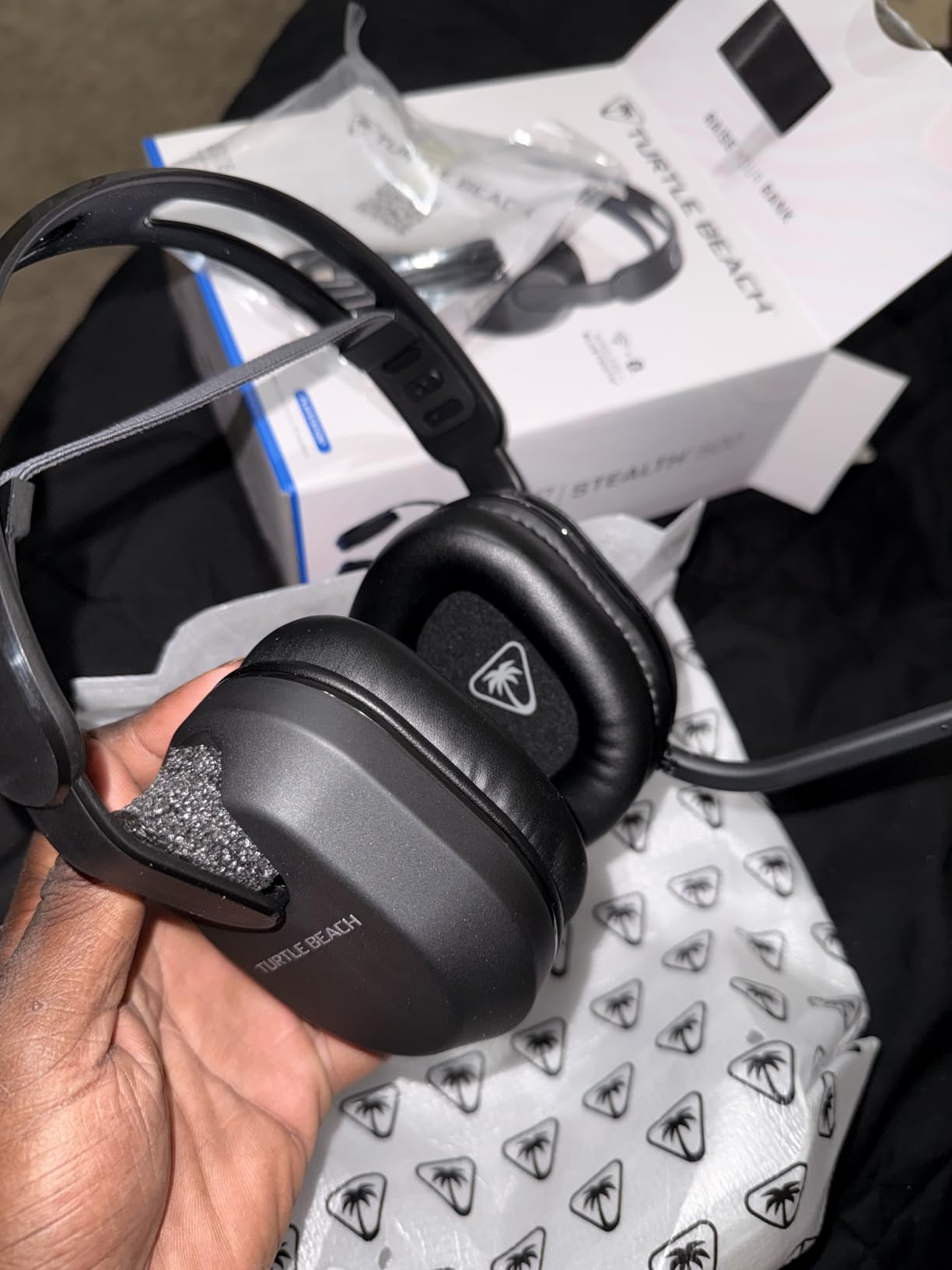 Turtle Beach Stealth 500 Wireless Amplified Gaming Headset for PS5, PS4, PC, & Mobile – 40-Hr Battery, Bluetooth, Memory Foam Cushions, Flip-to-Mute Mic, EQ Presets, Companion App – Black customer photo 2