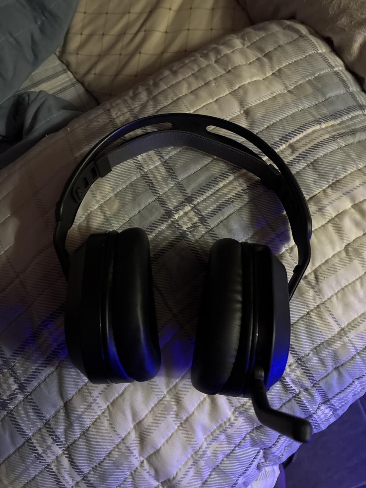 Turtle Beach Stealth 500 Wireless Multiplatform Gaming Headset for Xbox, PC | Xbox Series X|S, Xbox One, Bluetooth, 40mm Drivers, Rechargeable 40-Hr Battery, Flip-to-Mute Mic, Memory Foam Cushions, Black customer photo 2