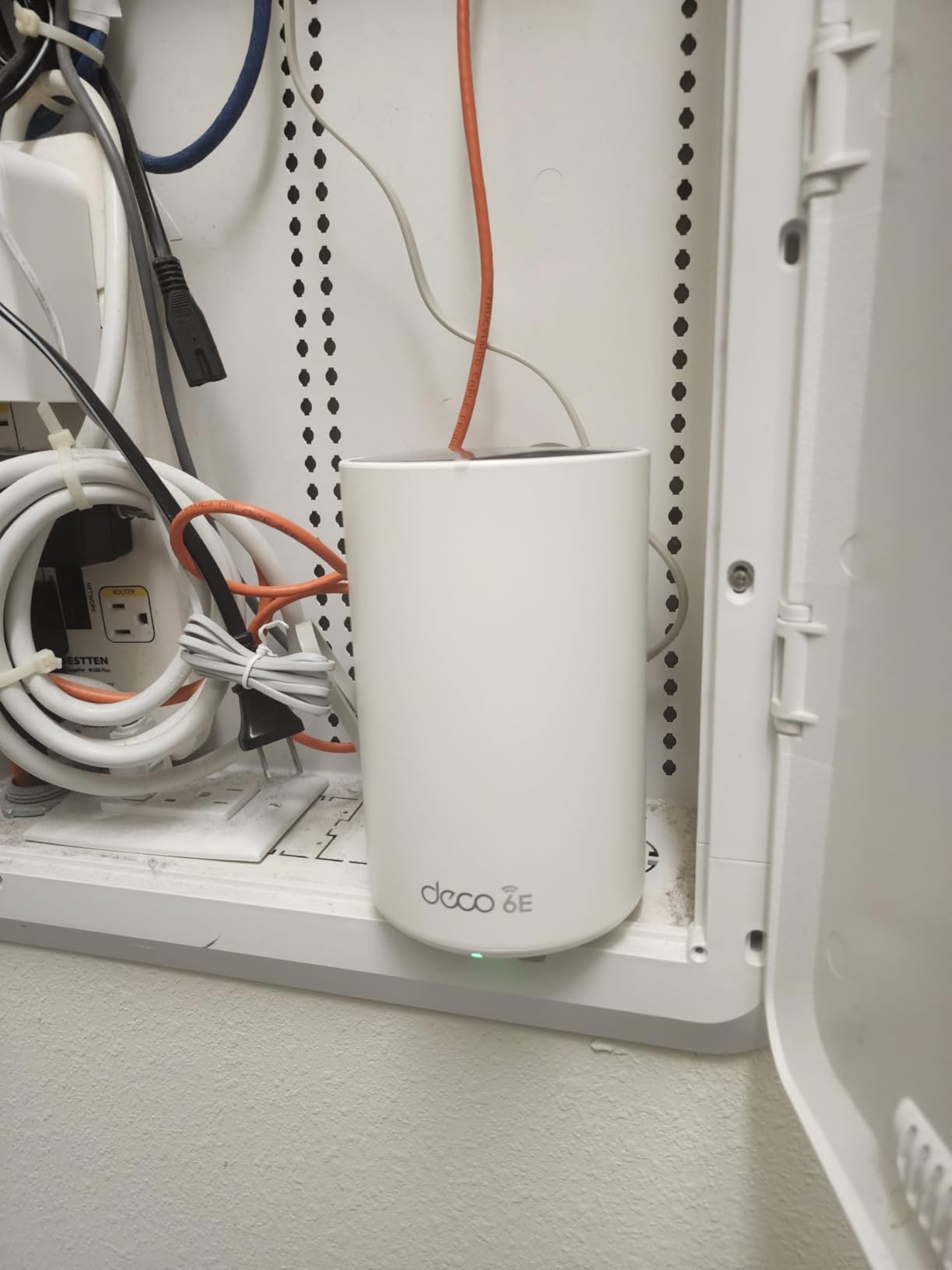 TP-Link Deco XE70 Pro AXE4900 Tri-Band WiFi 6E Mesh WiFi System - 2.5G WAN/LAN Ports, 4.9 Gbps Wi-Fi 7,200 Sq. Ft Coverage, Connect up to 200 Devices, 6 GHz Band, 3-Pack customer photo 2