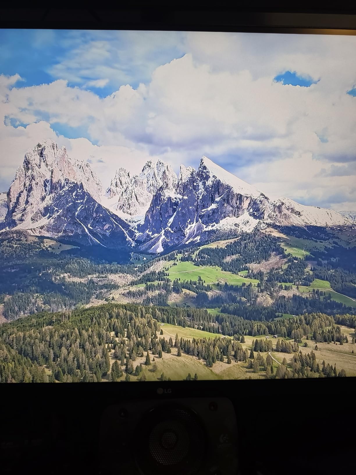 LG 32UR500K-B Ultrafine 32-inch 4K UHD (3840x2160) Computer Monitor HDR10 Built-in Speaker x2 OnScreen Control Reader Mode Flicker Safe Borderless Design HDMIx2 DisplayPort Black customer photo 1