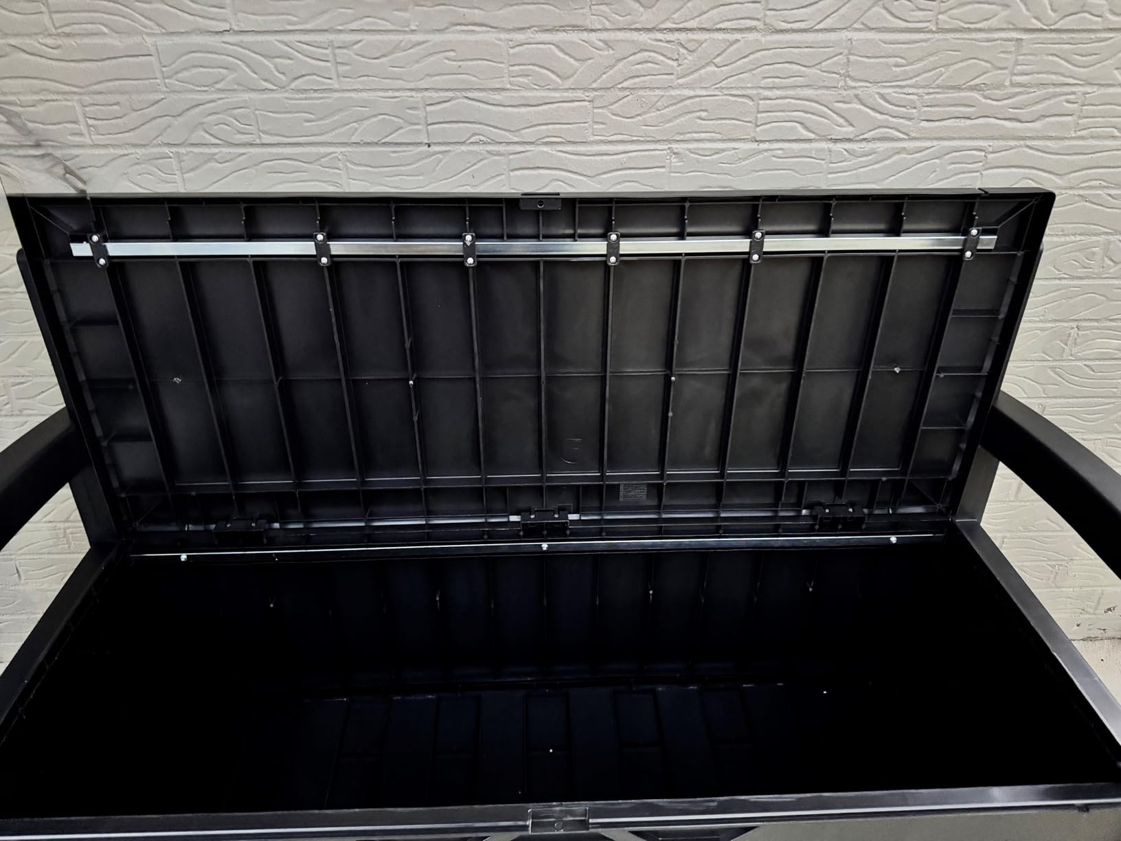 Greesum 80 Gallon Storage Bench Outdoor Deck Box with Armrest, Black customer photo 1