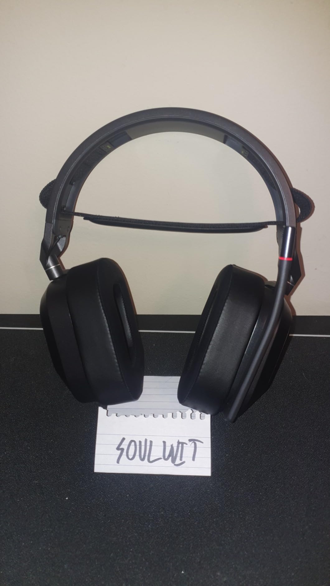 Corsair HS80 MAX Wireless Bluetooth PC PS5 Switch Gaming Headset – Gray customer photo 2