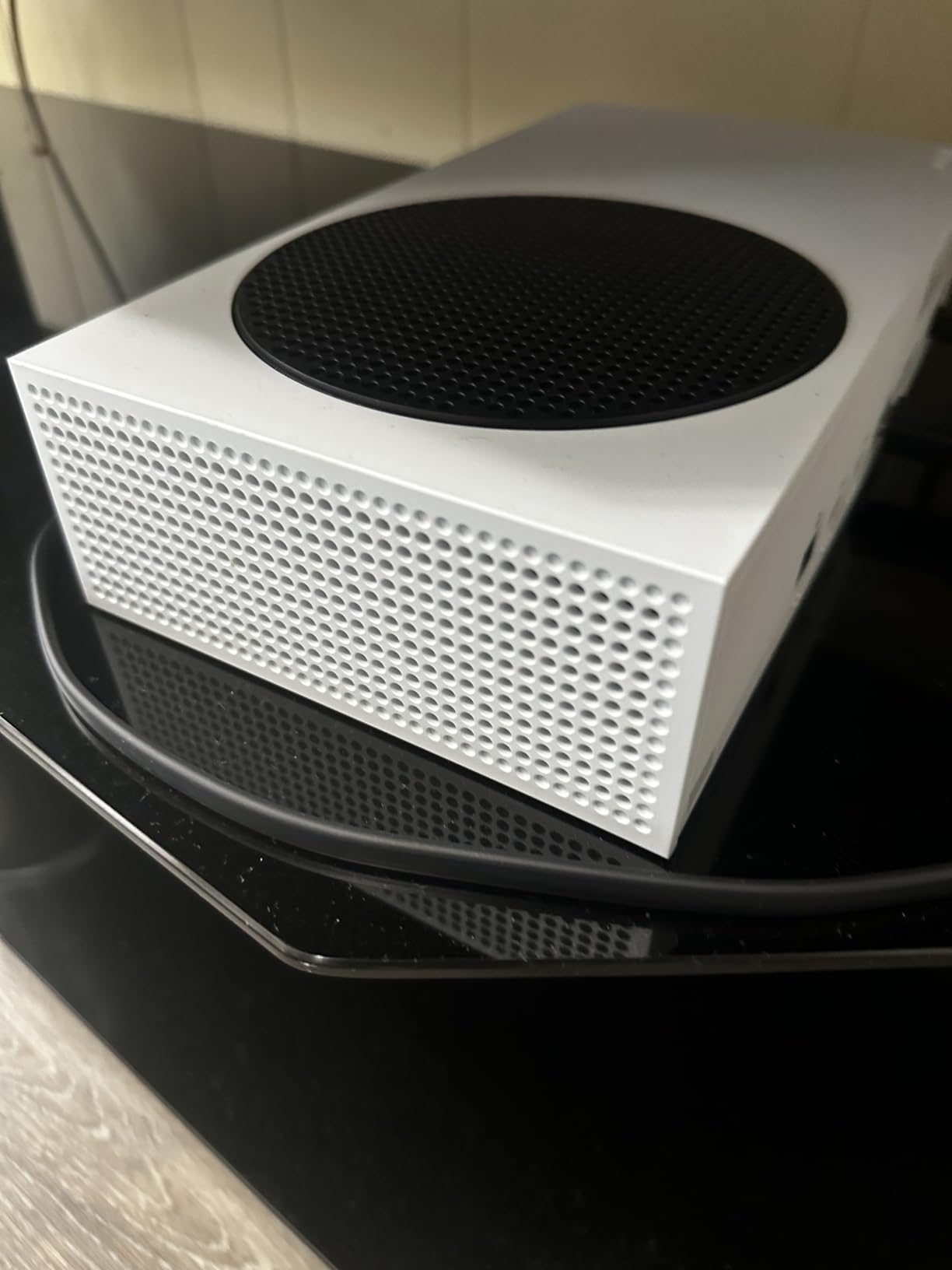 Xbox Series S - All Digital Gaming Console - 512GB SSD - Includes Wireless Controller - 120FPS - Robot White customer photo 2