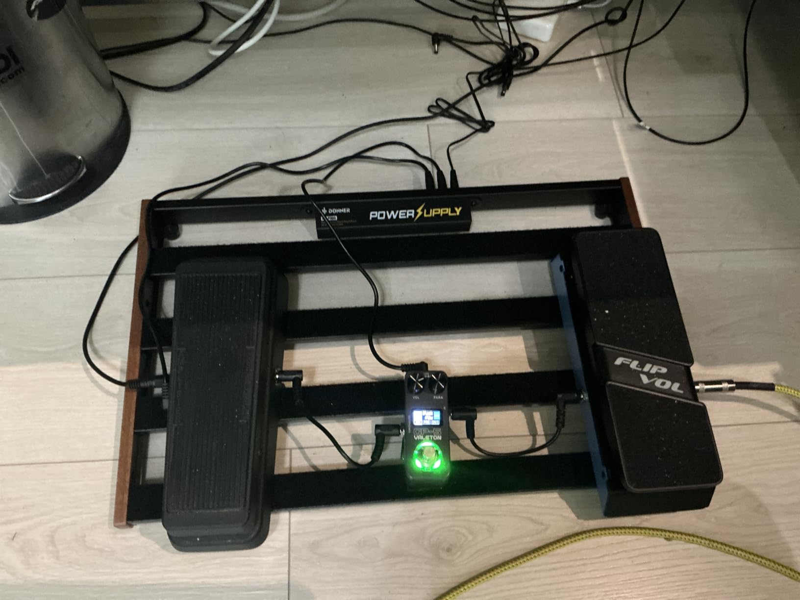 Donner Guitar Pedal Board with Built-in Power Supply customer photo 1