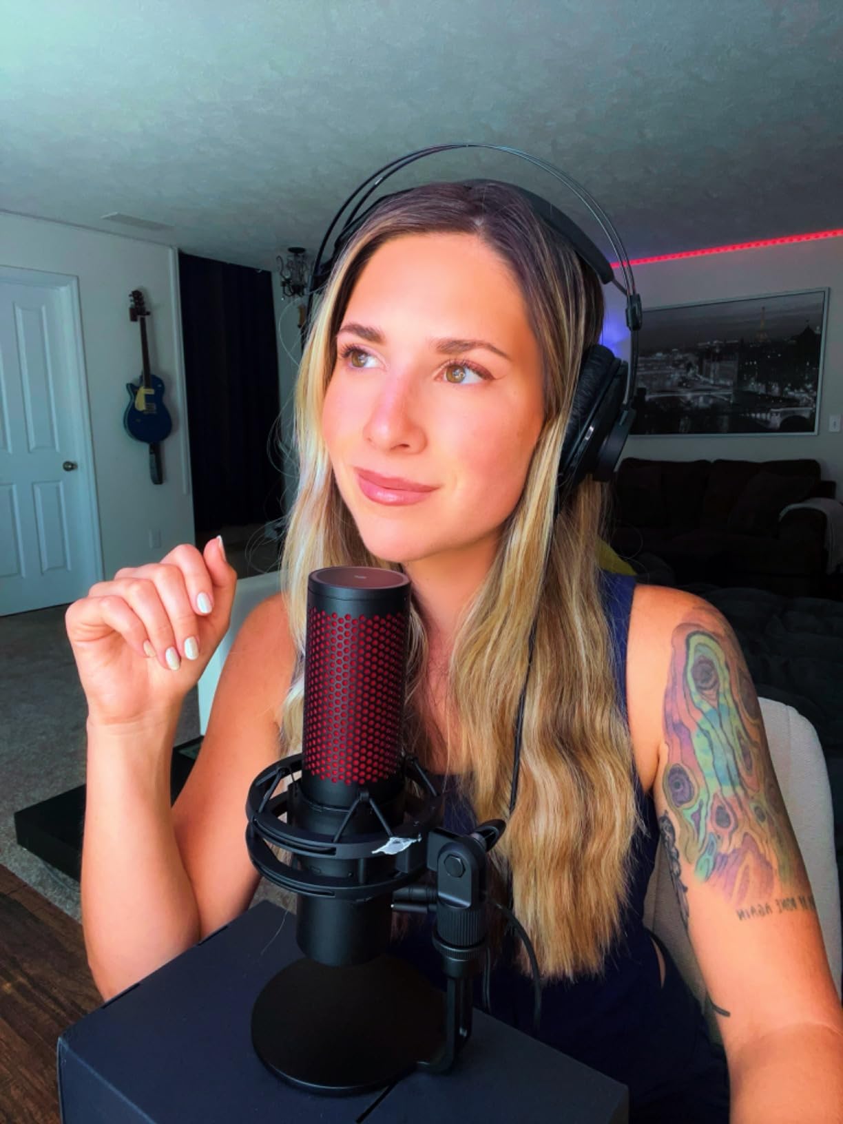HyperX QuadCast 2 – USB Microphone for Gaming, Streaming and Podcasting, with On-Board Controls, LED Lighting, Removable Shock Mount, PC, Mac, PS5, PS4, USB-C - Black customer photo 1