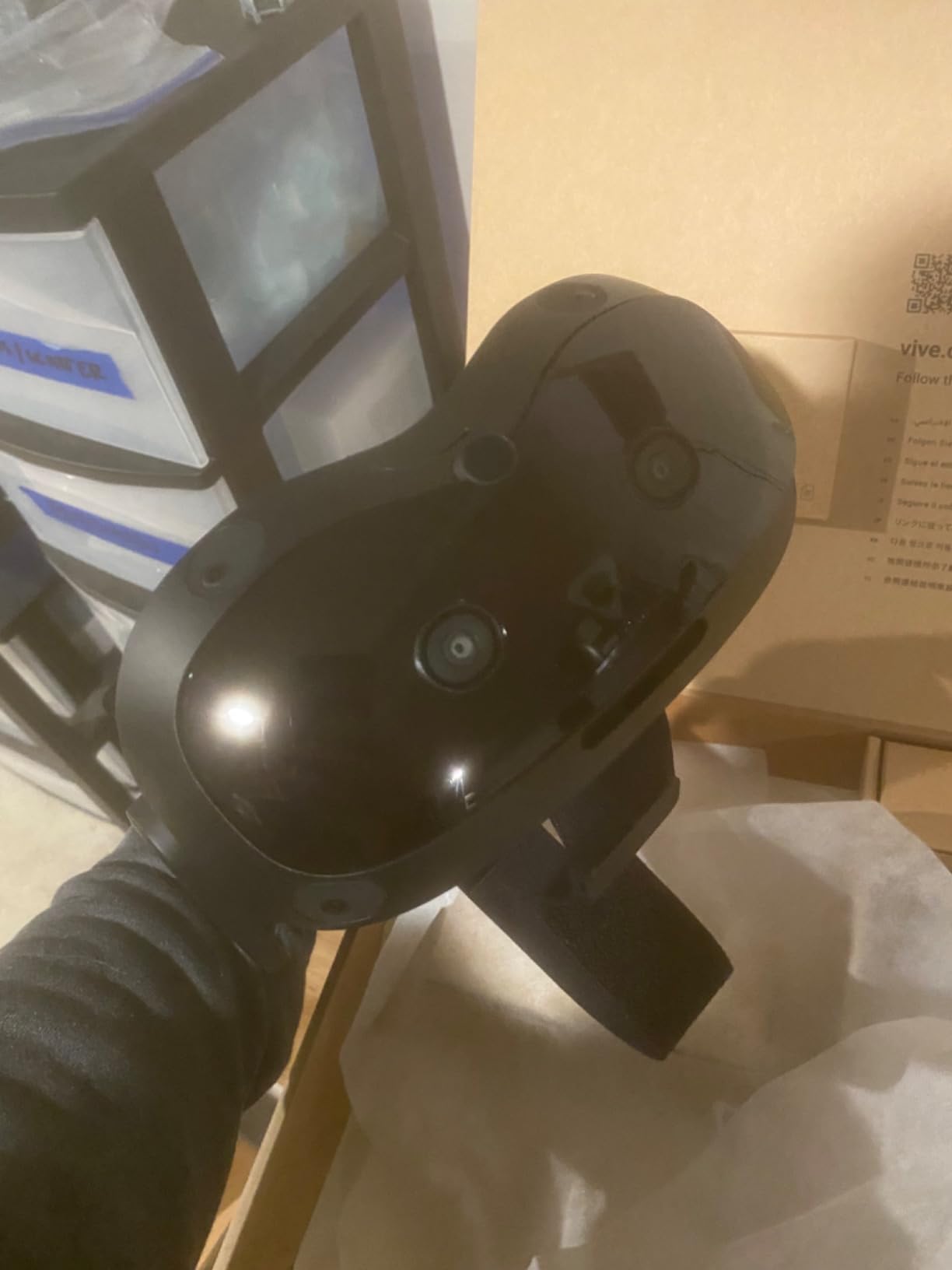 HTC Vive Focus Vision - Mixed Reality and PC VR Headset + Controllers - Consumer Edition customer photo 2