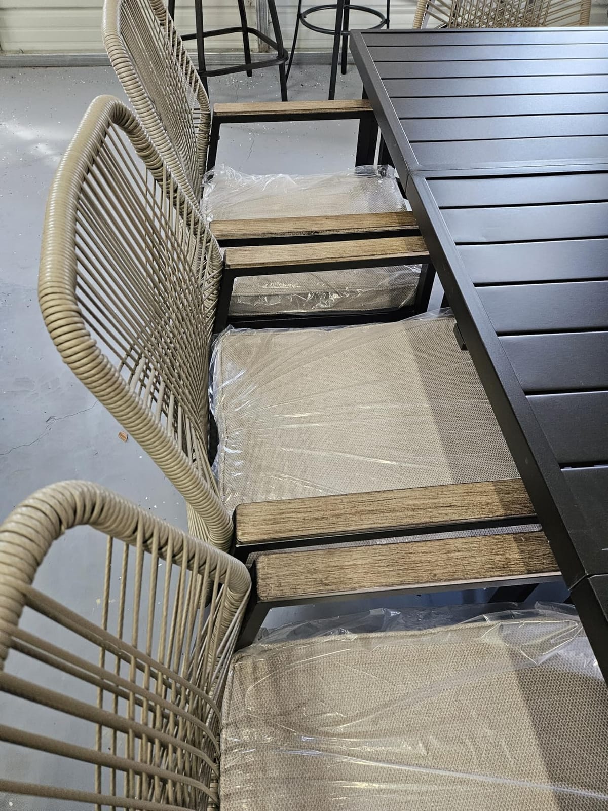 SUNSHINE VALLEY 9pc Patio Dining Set, 83