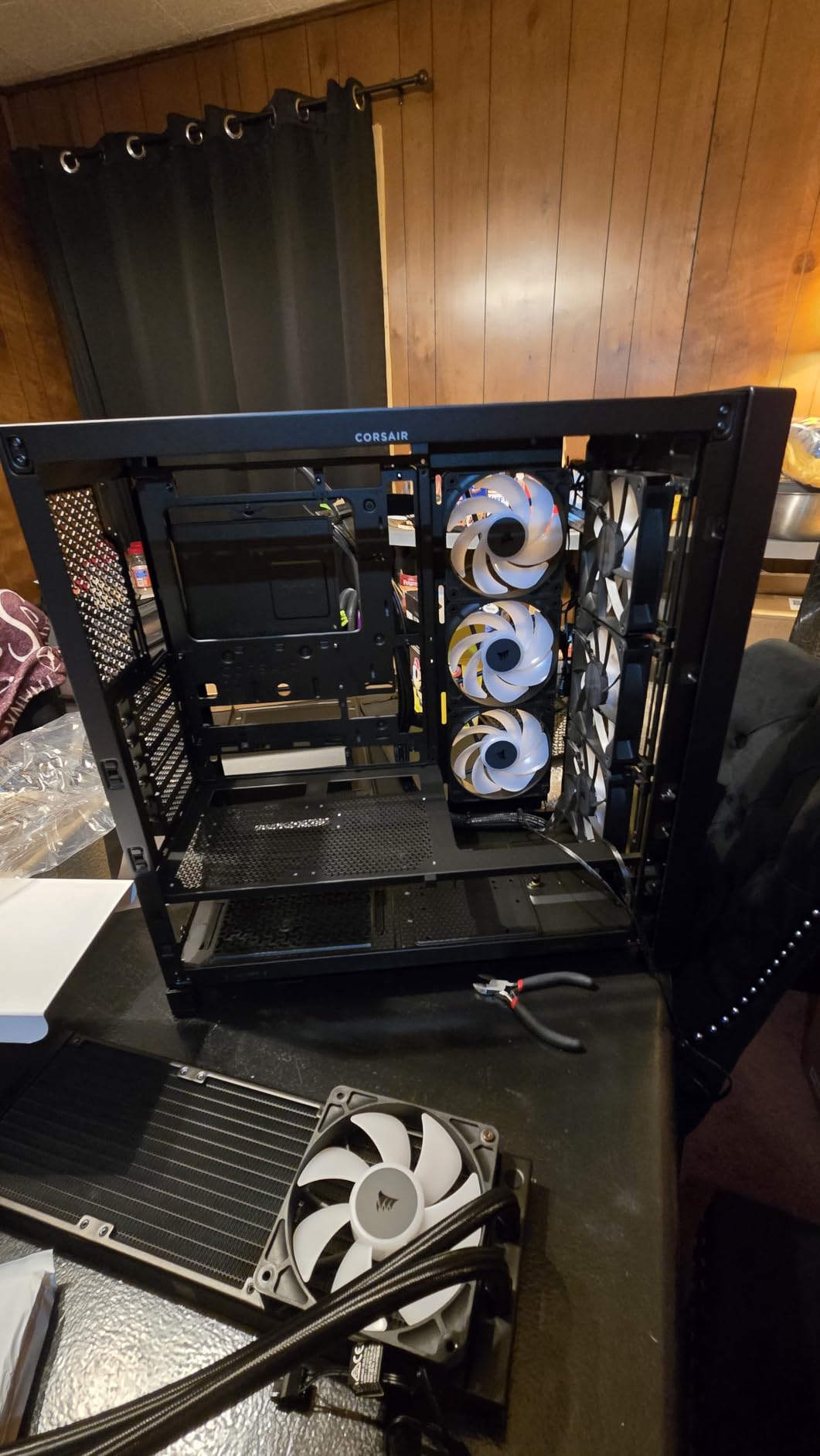 CORSAIR 4000D RS ARGB Frame Modular Mid-Tower ATX PC Case – High Airflow, 3X Pre-Installed RS ARGB Fans, InfiniRail Fan Mounting System, ASUS BTF, MSI Project Zero, Gigabyte Project Stealth – White customer photo 1