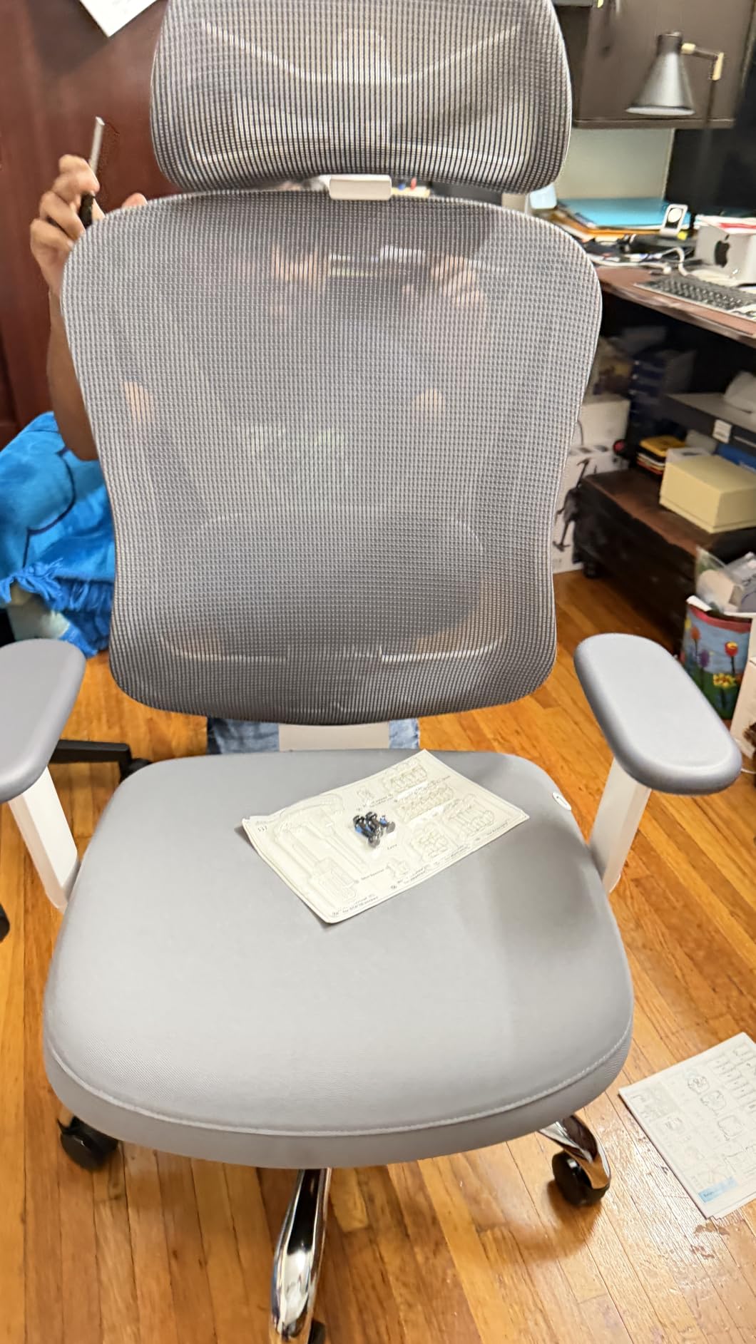 HOLLUDLE Ergonomic Mesh Office Chair - 3D Adjustable Lumbar Support & 3D Armrests, V-Shaped Back, Adjustable Desk Chair for Office & Home, White customer photo 1