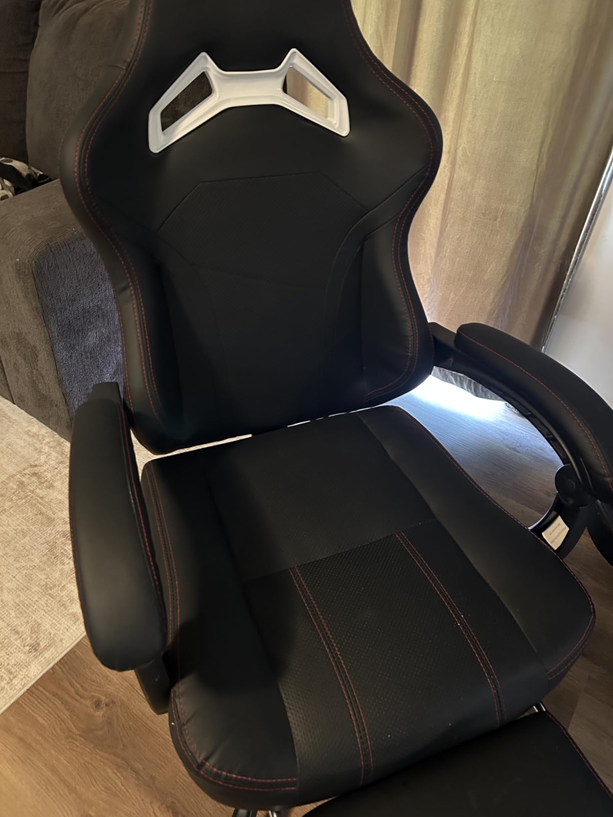 VITESSE Big and Tall Gaming Chair 400lb Capacity with Footrest customer photo 1