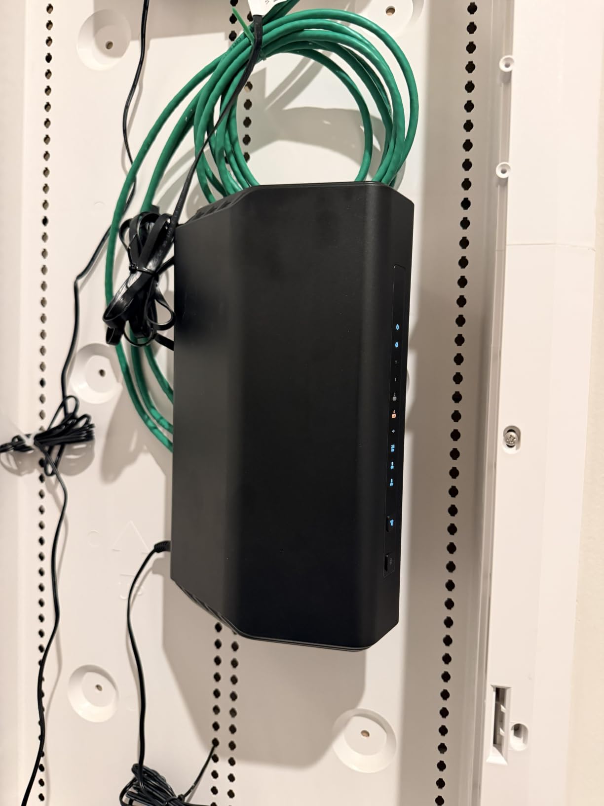 NETGEAR Nighthawk WiFi 7 Router, Up to 2,500 sq ft, 9.3 Gbps customer photo 1