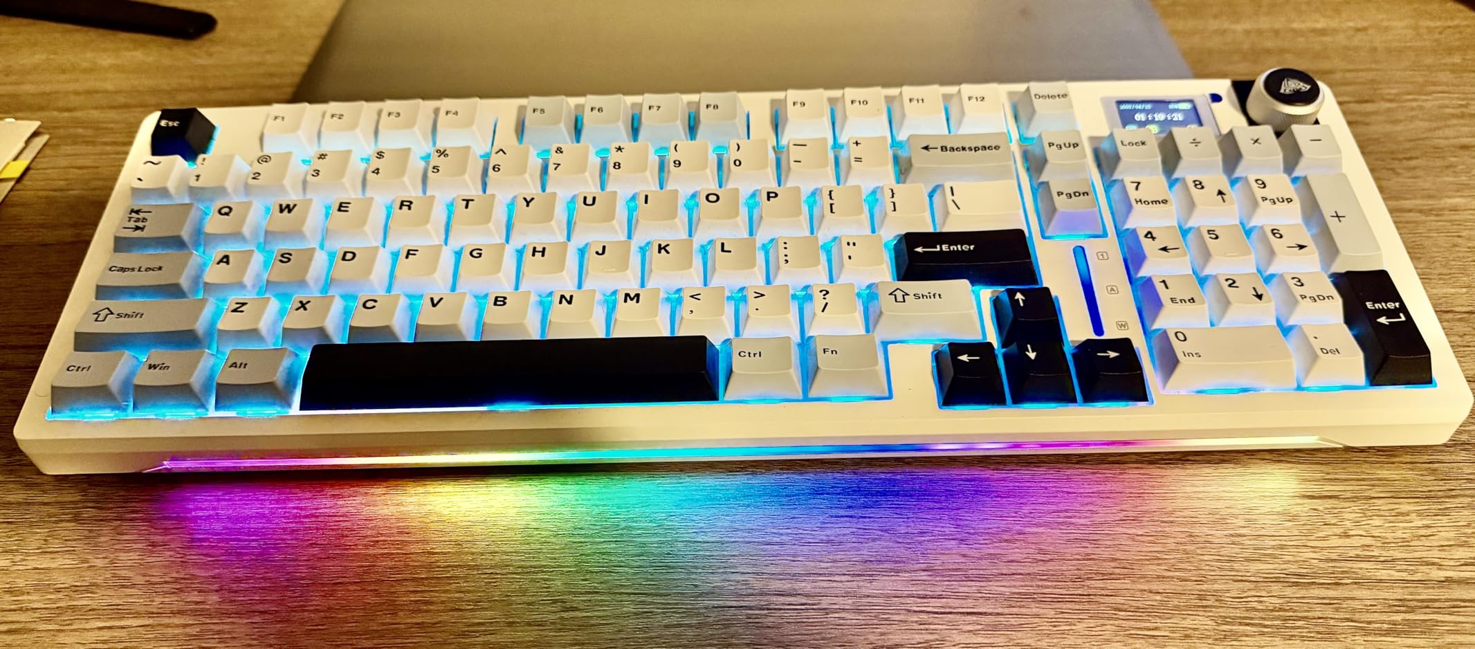 AULA S98 Pro Wireless Mechanical Keyboard with Screen & Knob,2.4GHz/USB-C/BT5.0 Hot Swappable Creamy Keyboard,Pre-lubed Linear Switches,Side Printed PBT Keycaps,RGB Backlit Gaming Keyboards customer photo 1