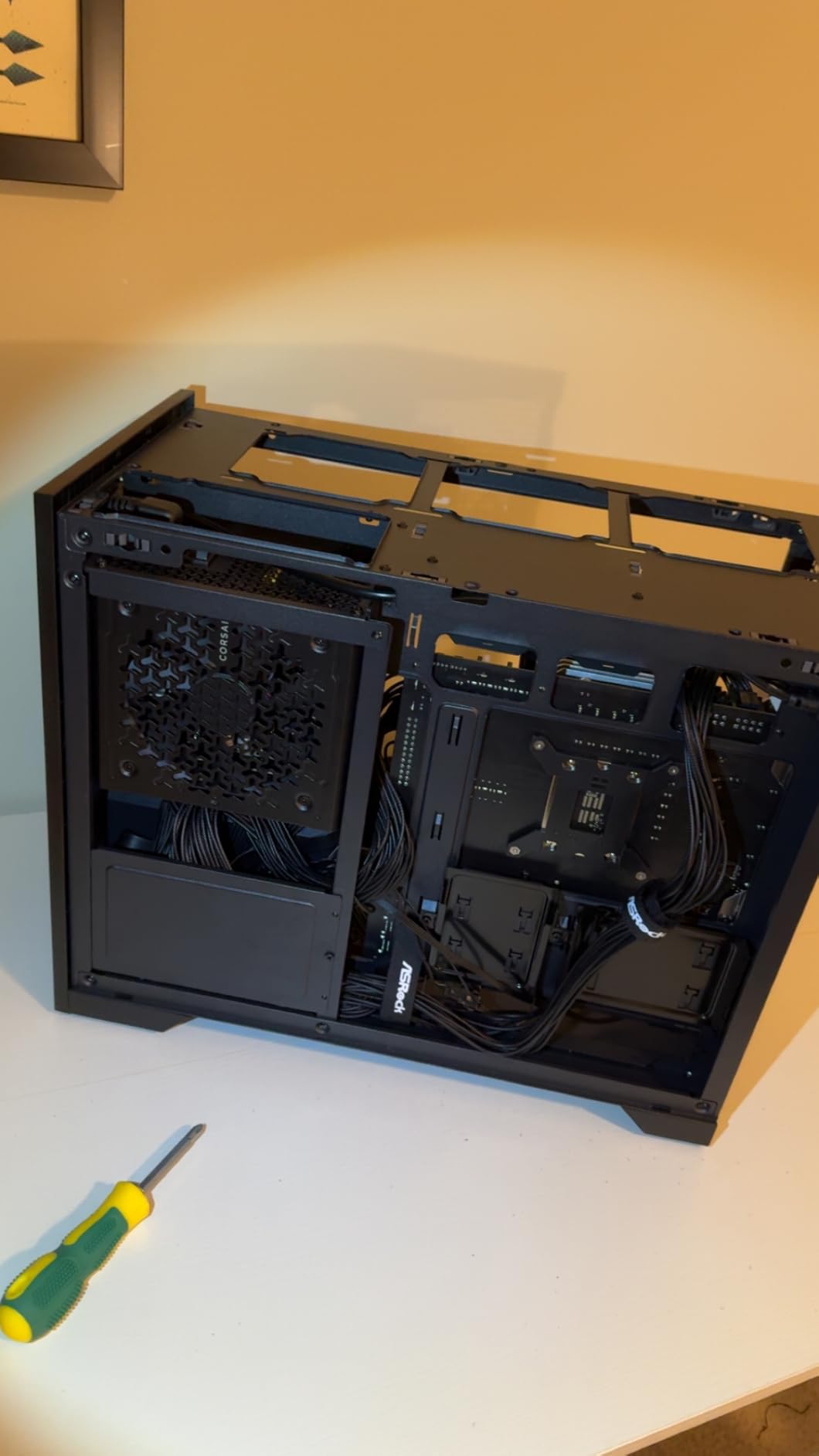 CORSAIR RM850e (2025) ATX 3.1 PCIe 5.1 Ready 850W Power Supply - Black | Native 12V-2x6 Cable Included, Low-Noise, Fully Modular, Cybenetics Gold, Modern Standby Mode, NA customer photo 1