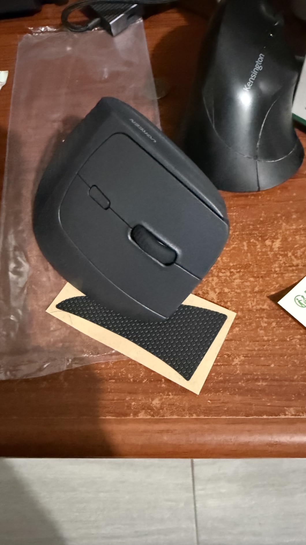 UGREEN Ergonomic Wireless Mouse, Bluetooth & 2.4G Wireless, Quiet Clicks customer photo 2