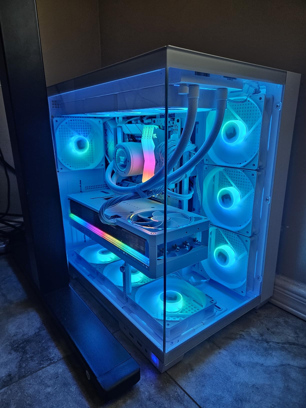 ASUS ROG Astral GeForce RTX 5090 32GB GDDR7 OC Edition Gaming Graphics Card customer photo 2