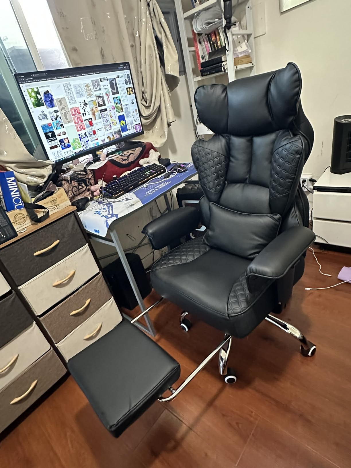 COMHOMA Big and Tall Office Chair Heavy Duty Wide Ergonomic Gaming Chair with Deluxe Embossing Designed Leather with Foot Rest,150°Reclining Adjustable Armrests Pocket Spring Back Support and Pillow customer photo 2