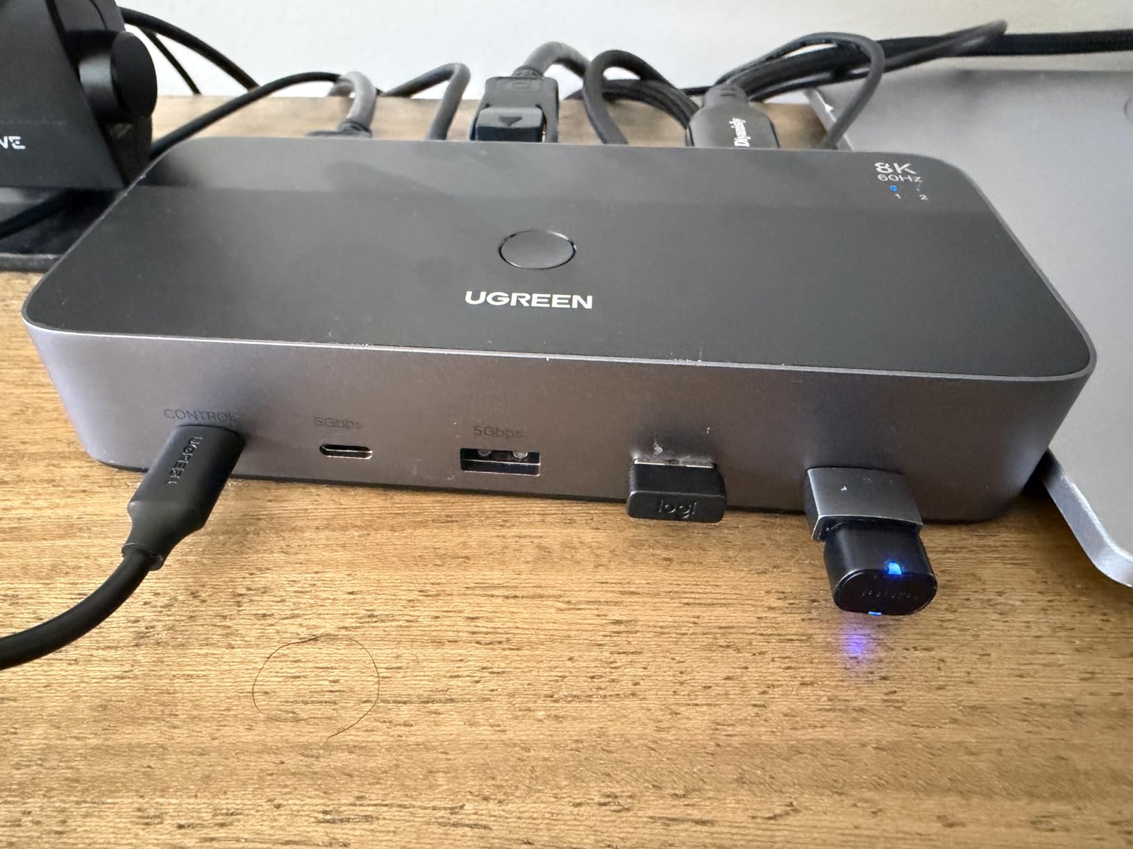 UGREEN 8K@60Hz Displayport KVM Switch 2 Monitors 2 Computers, Aluminum customer photo 1