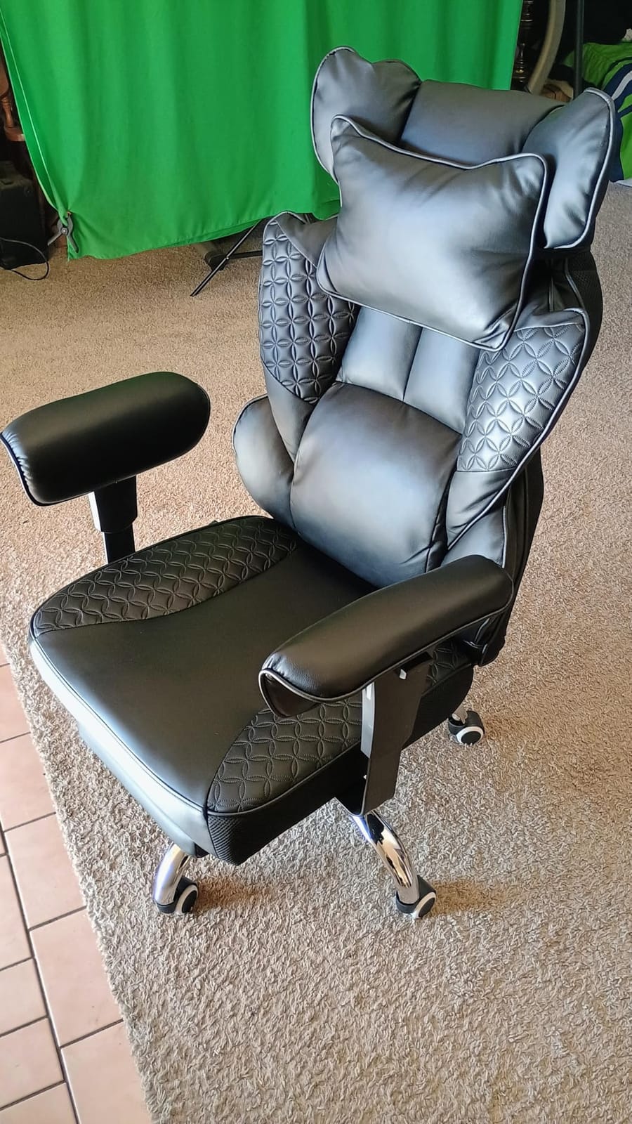 COMHOMA Big and Tall Office Chair Heavy Duty Wide Ergonomic Gaming Chair with Deluxe Embossing Designed Leather with Foot Rest,150°Reclining Adjustable Armrests Pocket Spring Back Support and Pillow customer photo 1