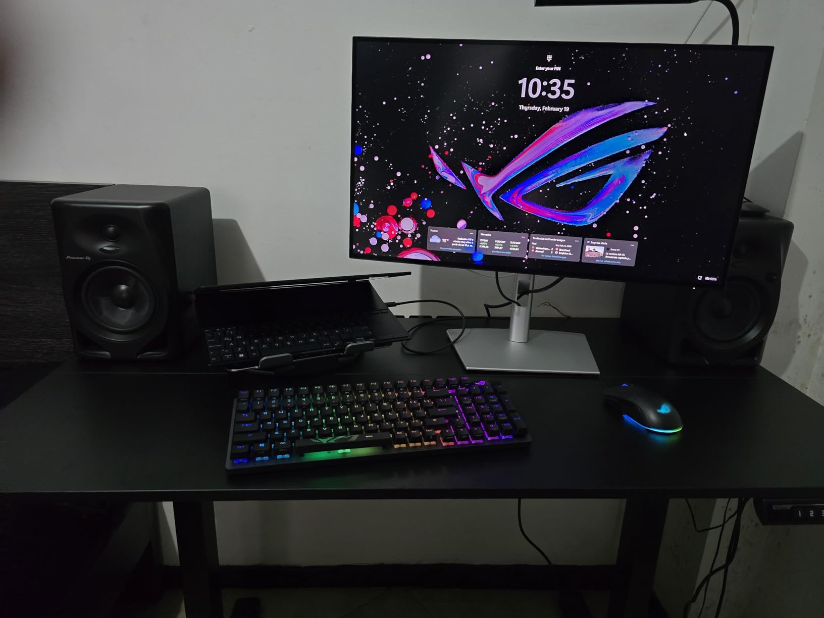 Dell UltraSharp U2725QE 27-Inch 4K UHD IPS Black Monitor customer photo 2