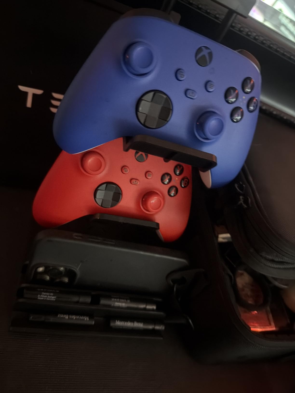 XBOX Wireless Gaming Controller | Shock Blue | Consoles, PCs, TVs, mobile, and more | Textured Grip | Wireless, Bluetooth, USB-C Connectivity customer photo 1